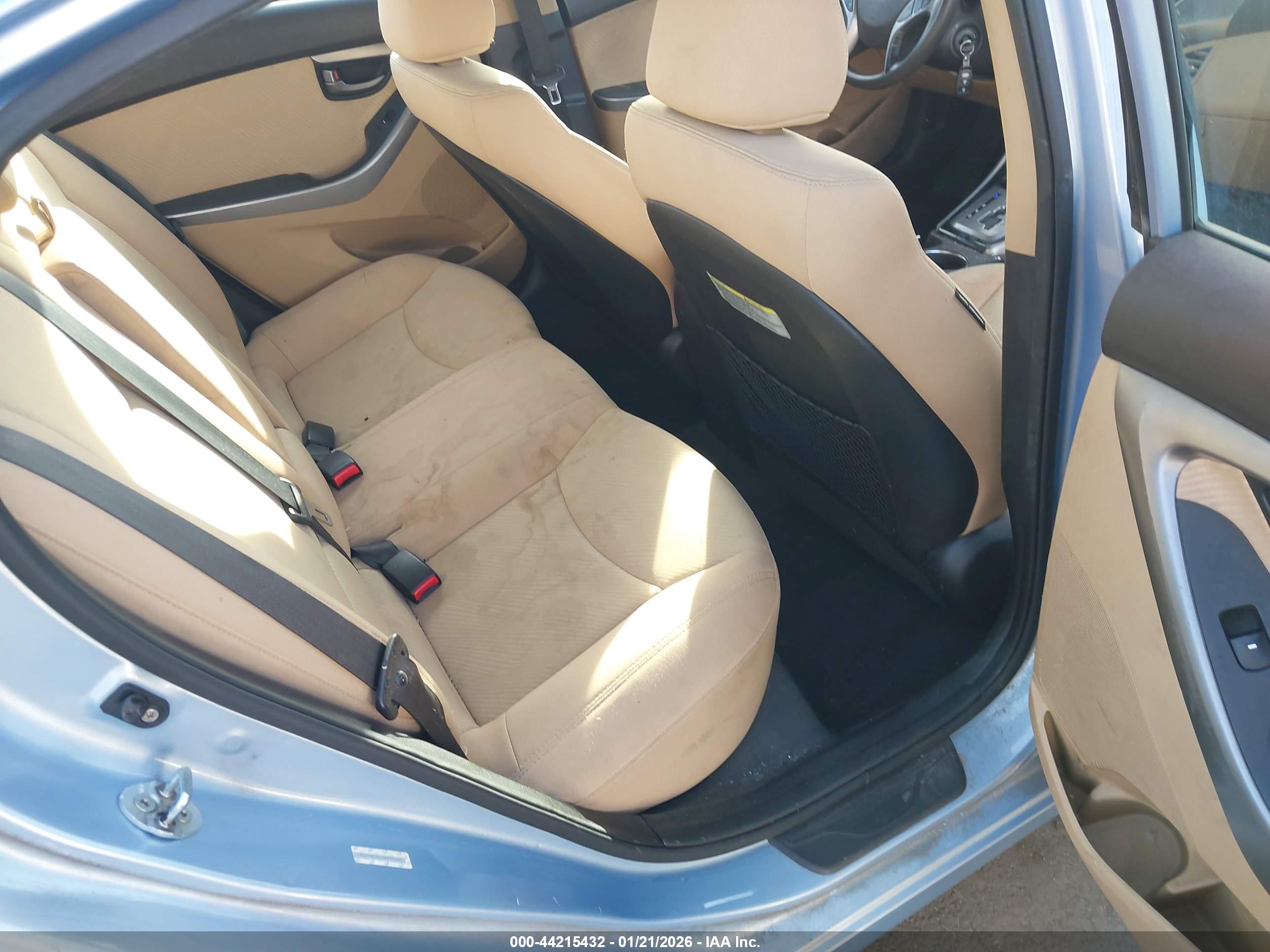 HYUNDAI ELANTRA image 8