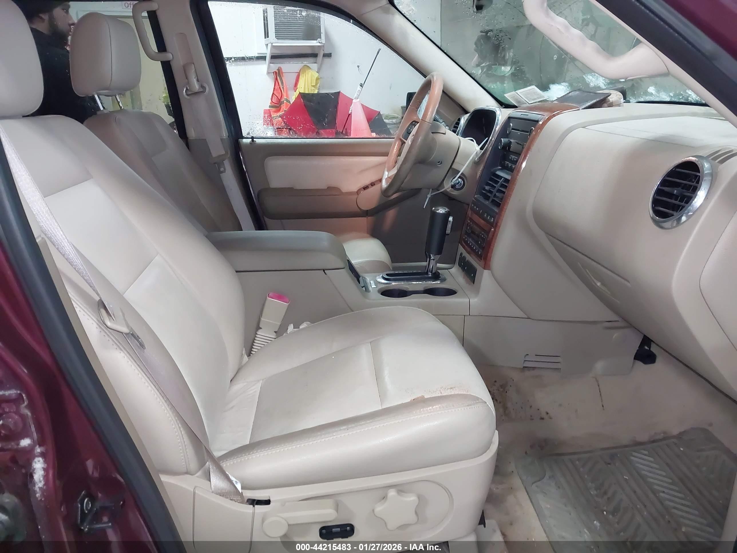 FORD EXPLORER image 5