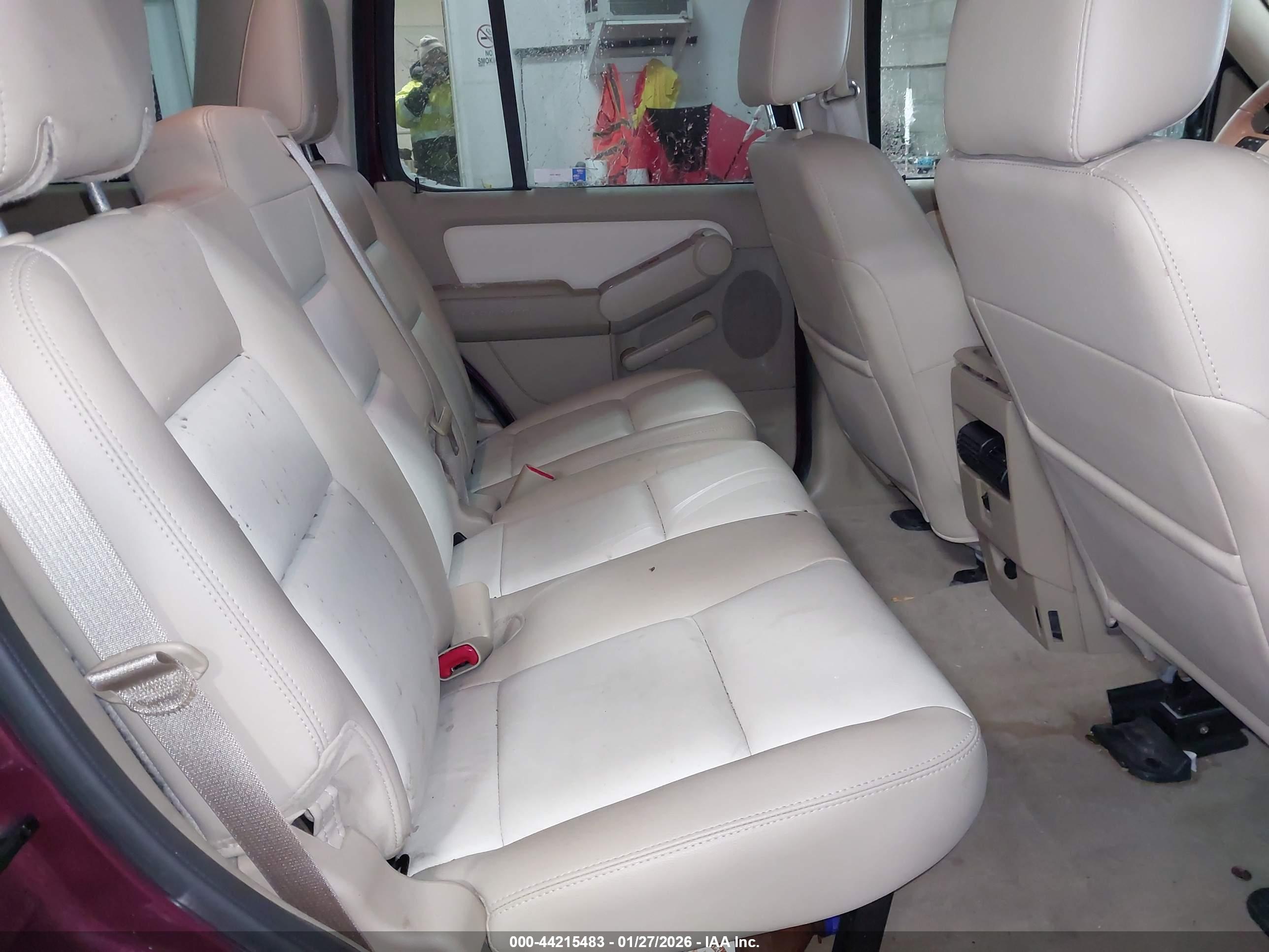 FORD EXPLORER image 8