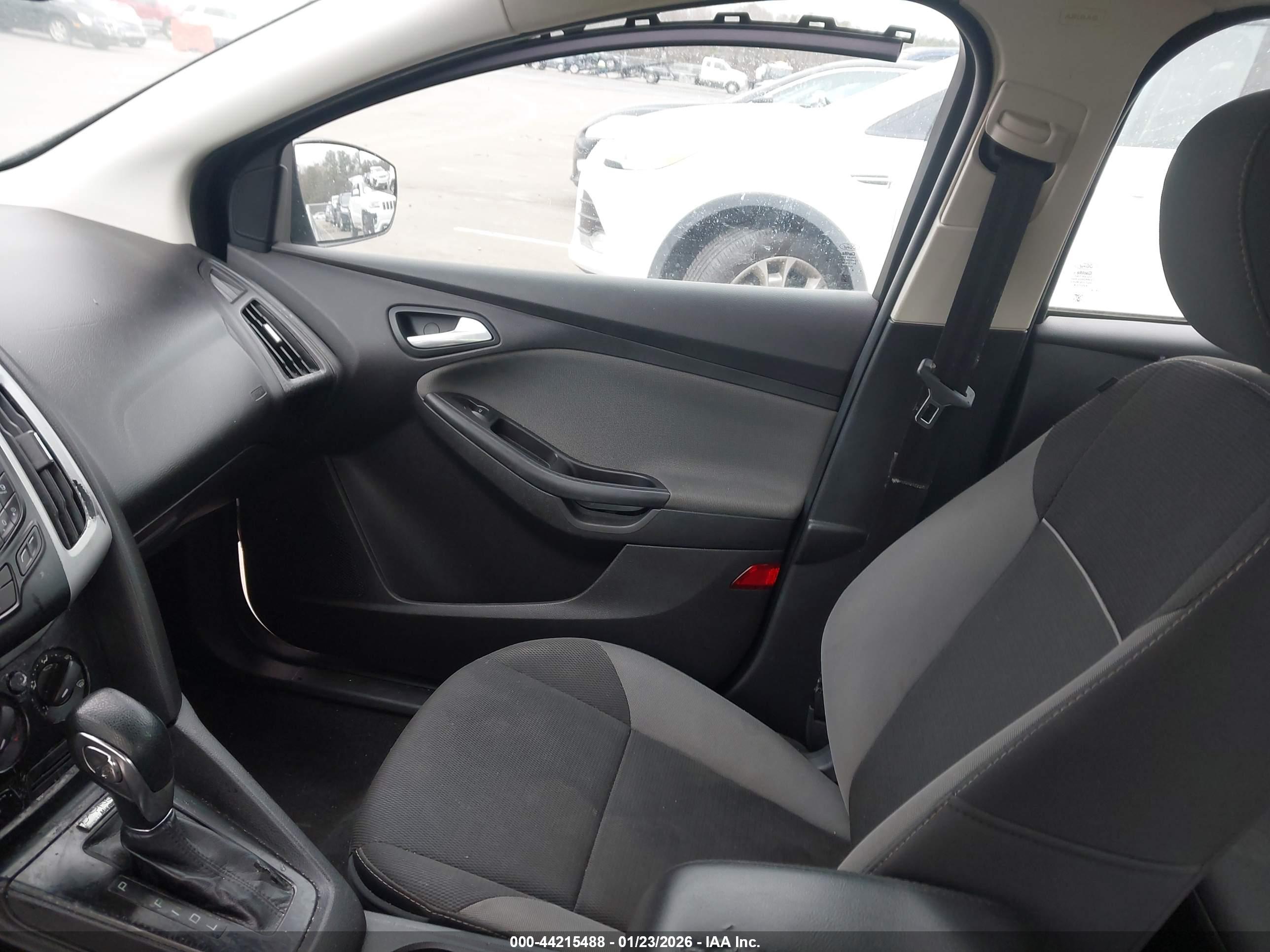 FORD FOCUS image 5