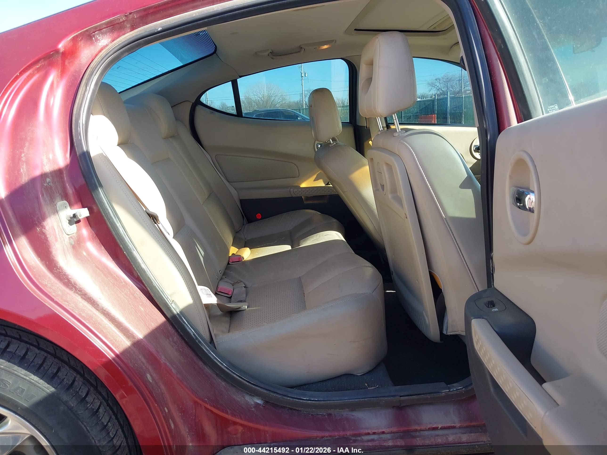 PONTIAC GRAND image 8