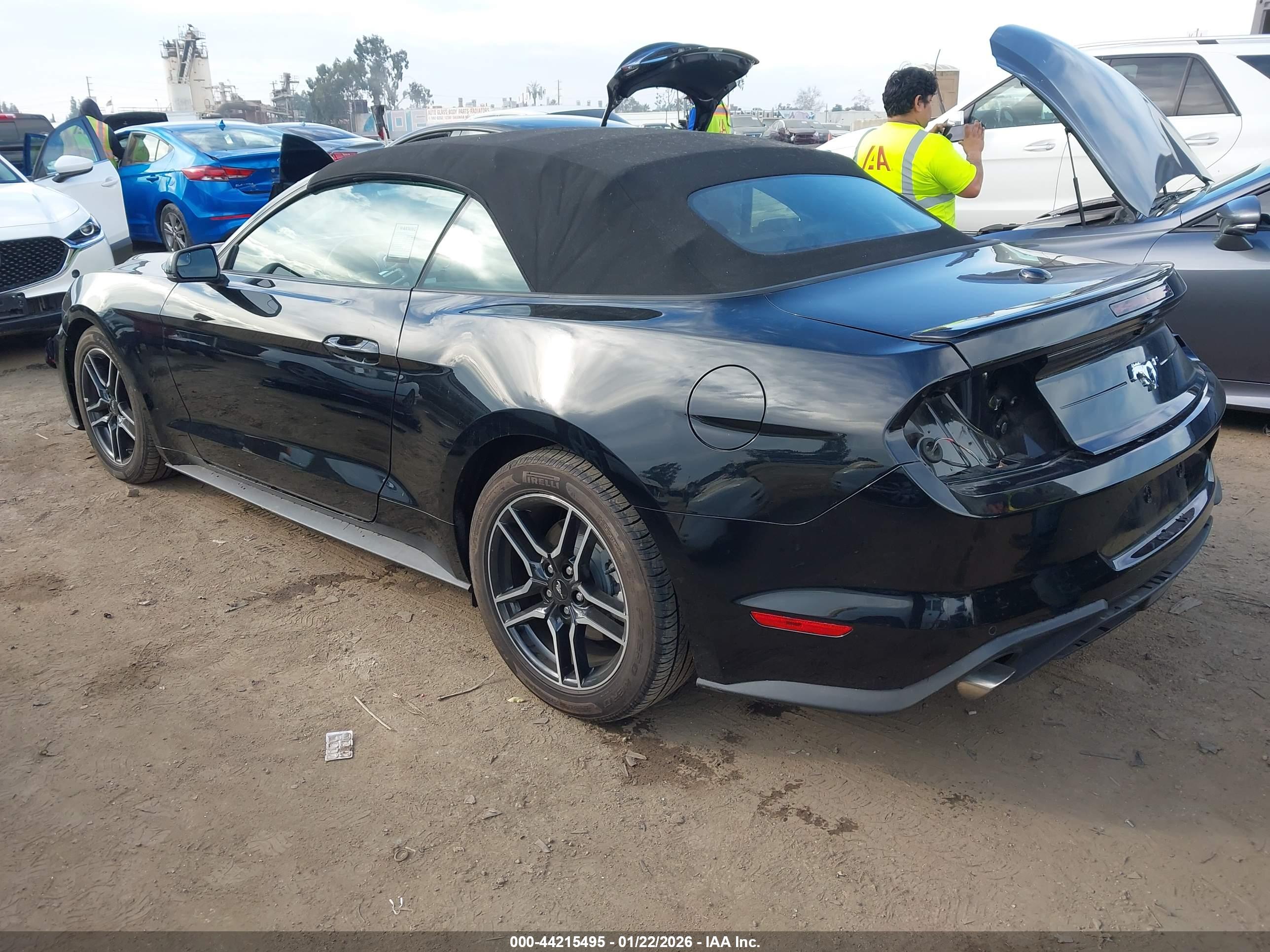 FORD MUSTANG image 3