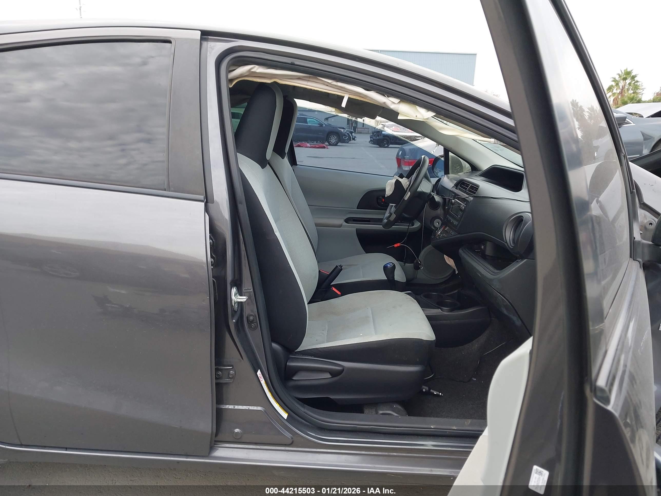 TOYOTA PRIUS image 5