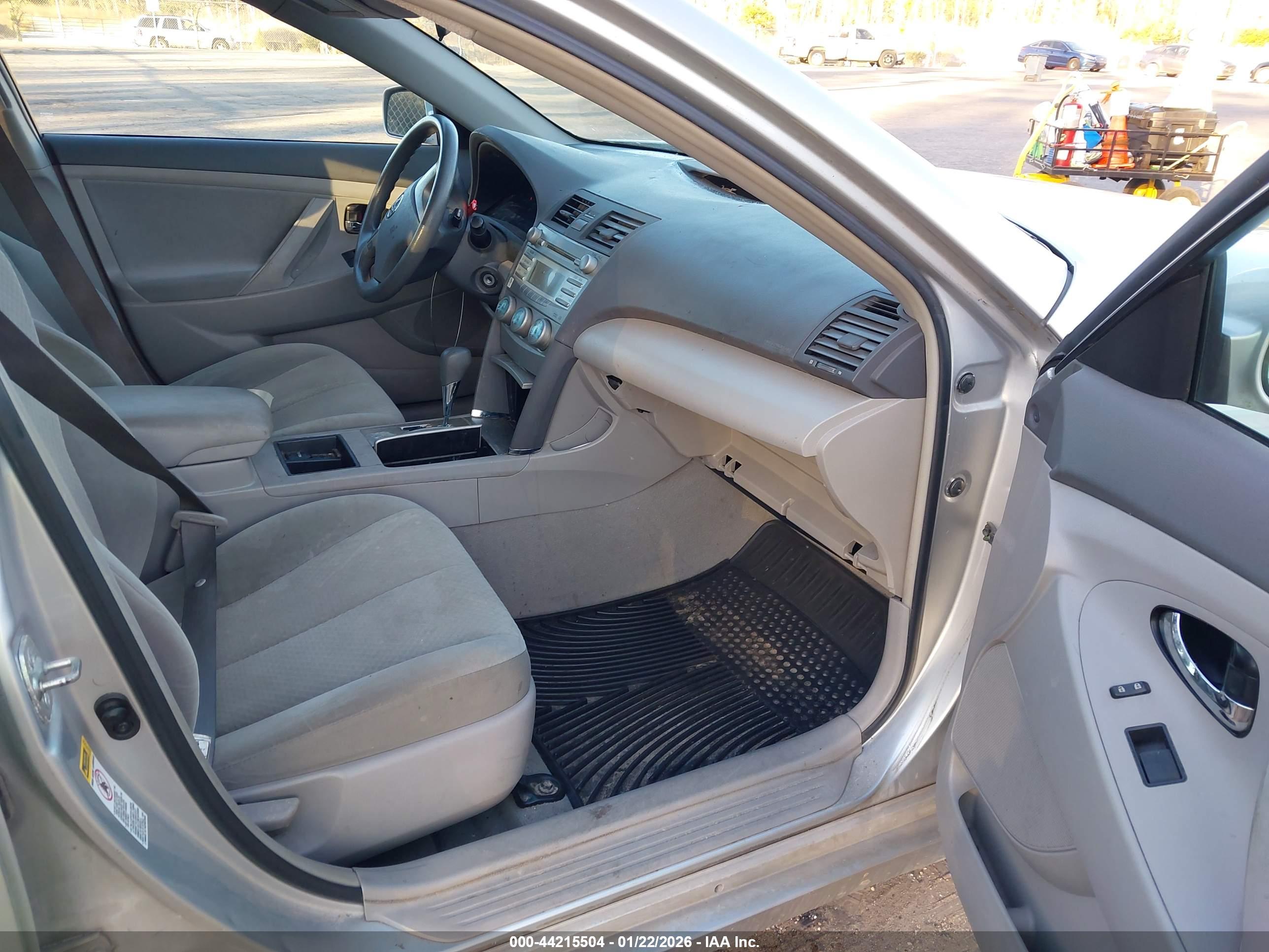 TOYOTA CAMRY image 5