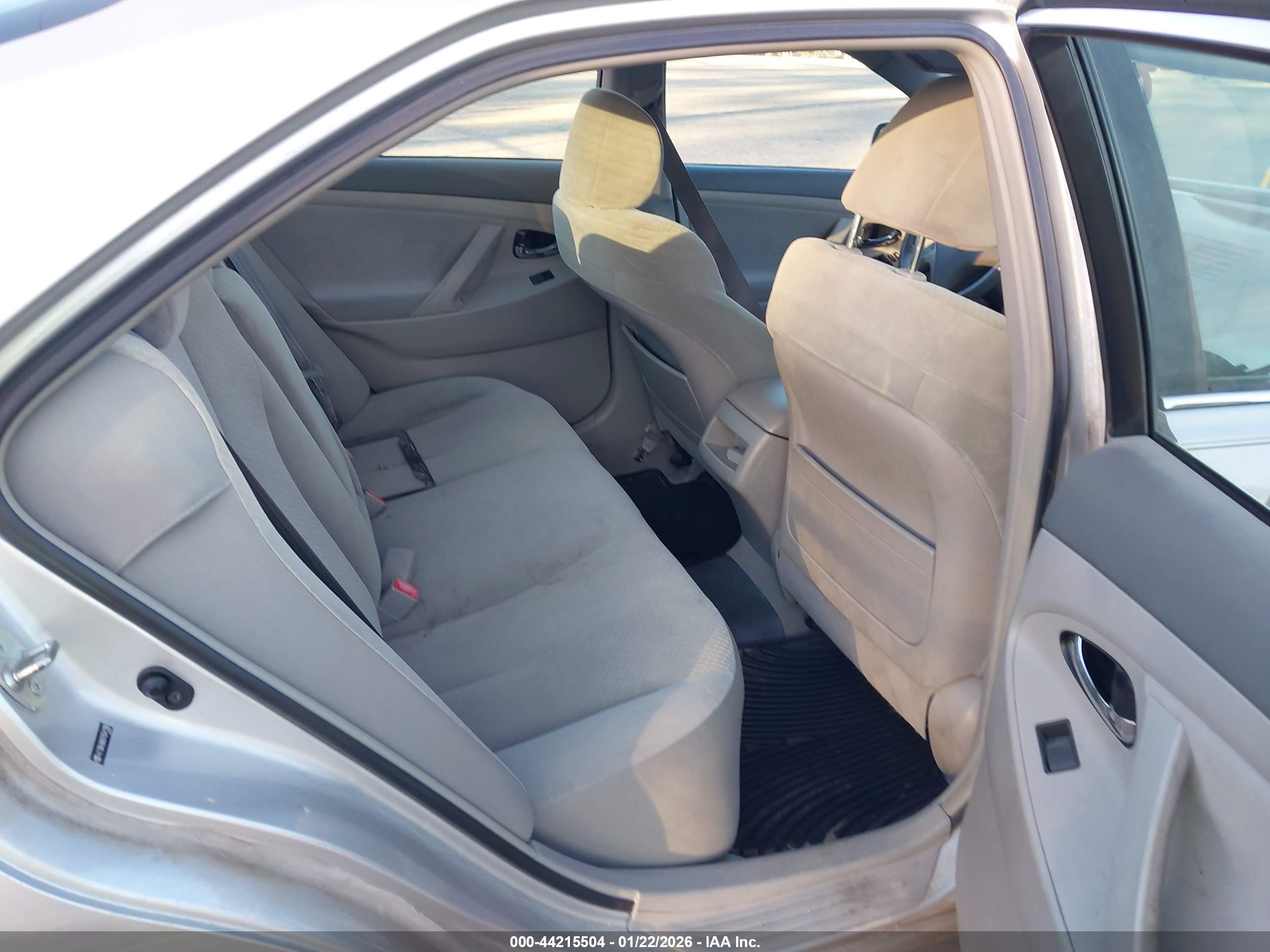 TOYOTA CAMRY image 8