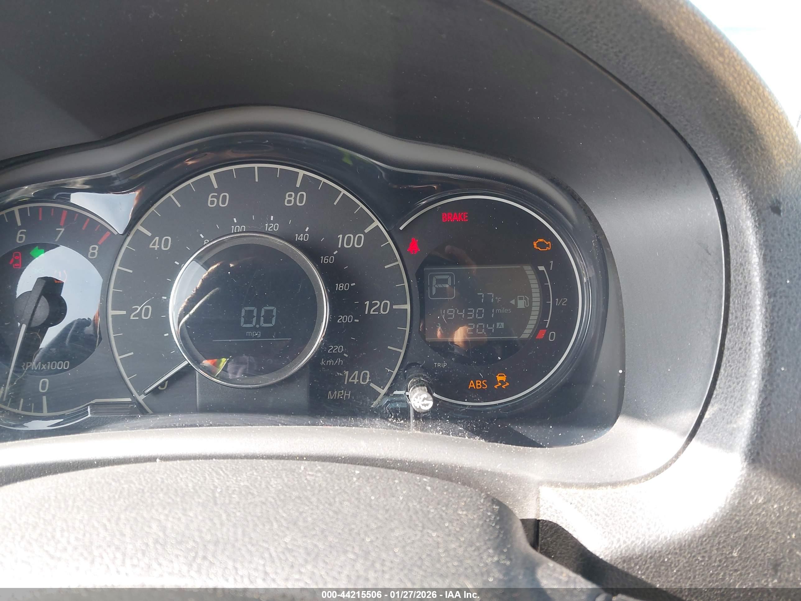 NISSAN VERSA image 7