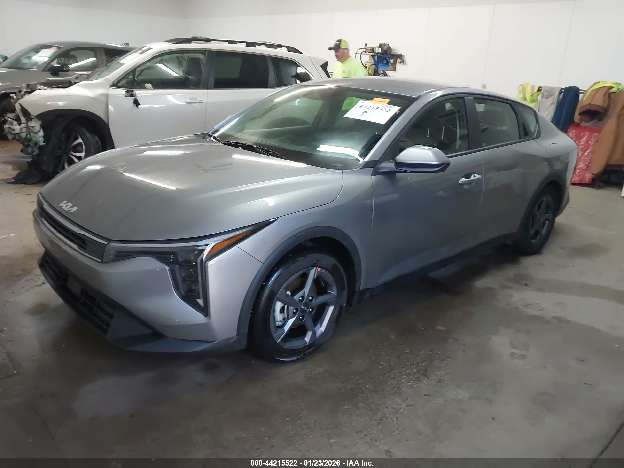 KIA K4 image 2