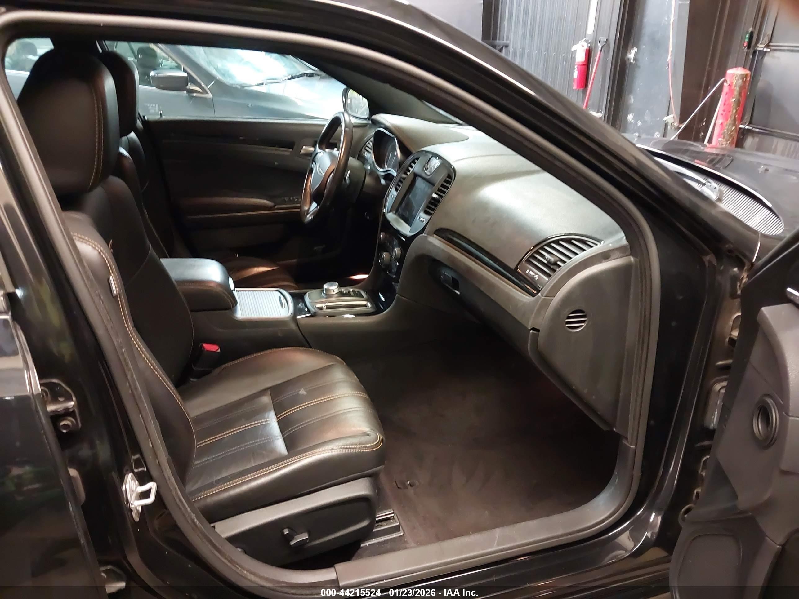CHRYSLER 300 image 5
