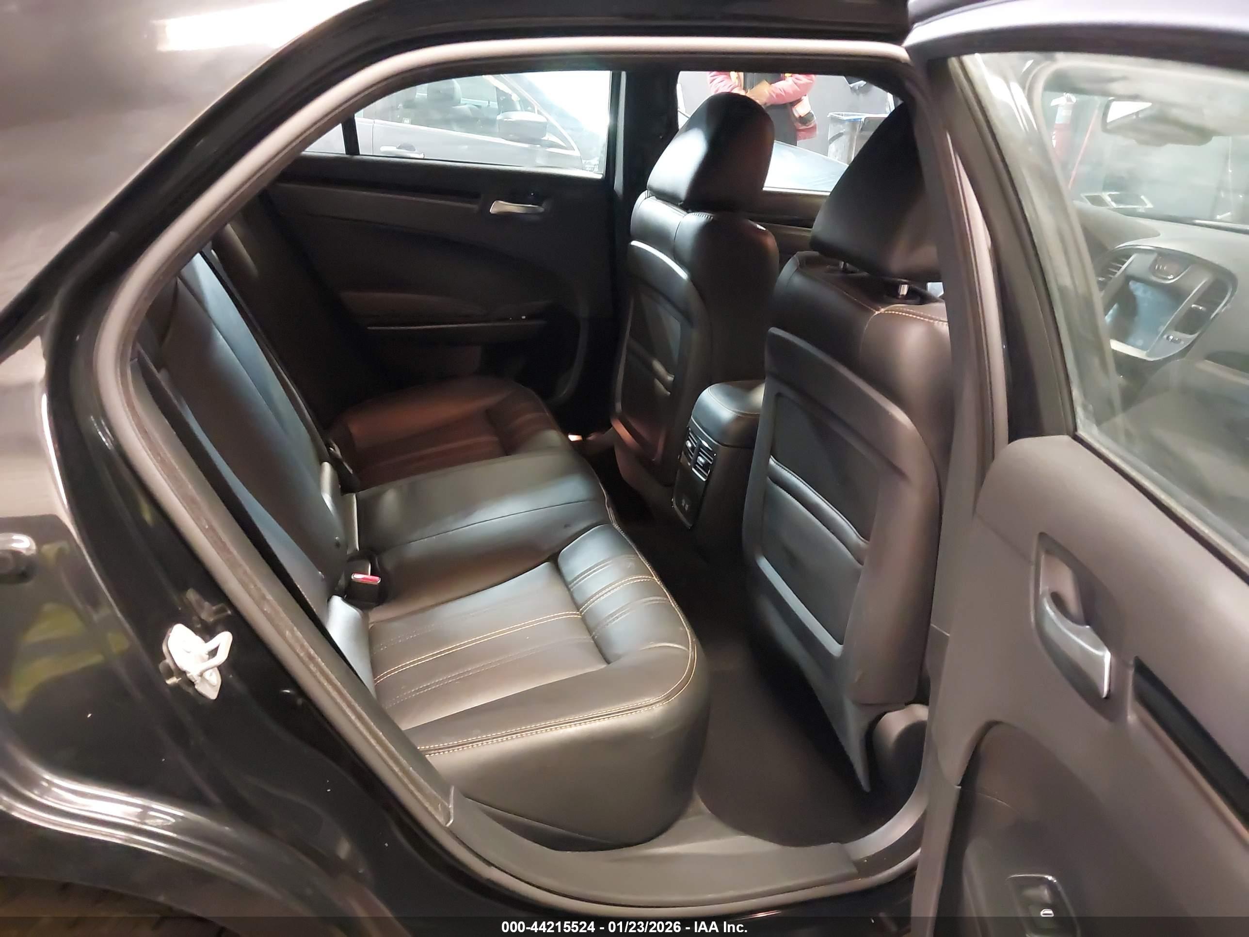 CHRYSLER 300 image 8