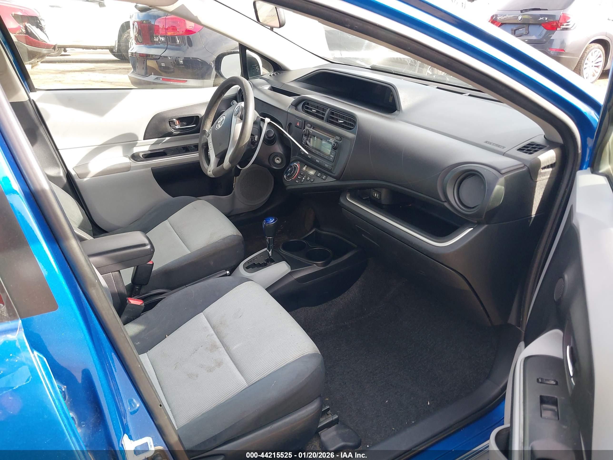 TOYOTA PRIUS image 5