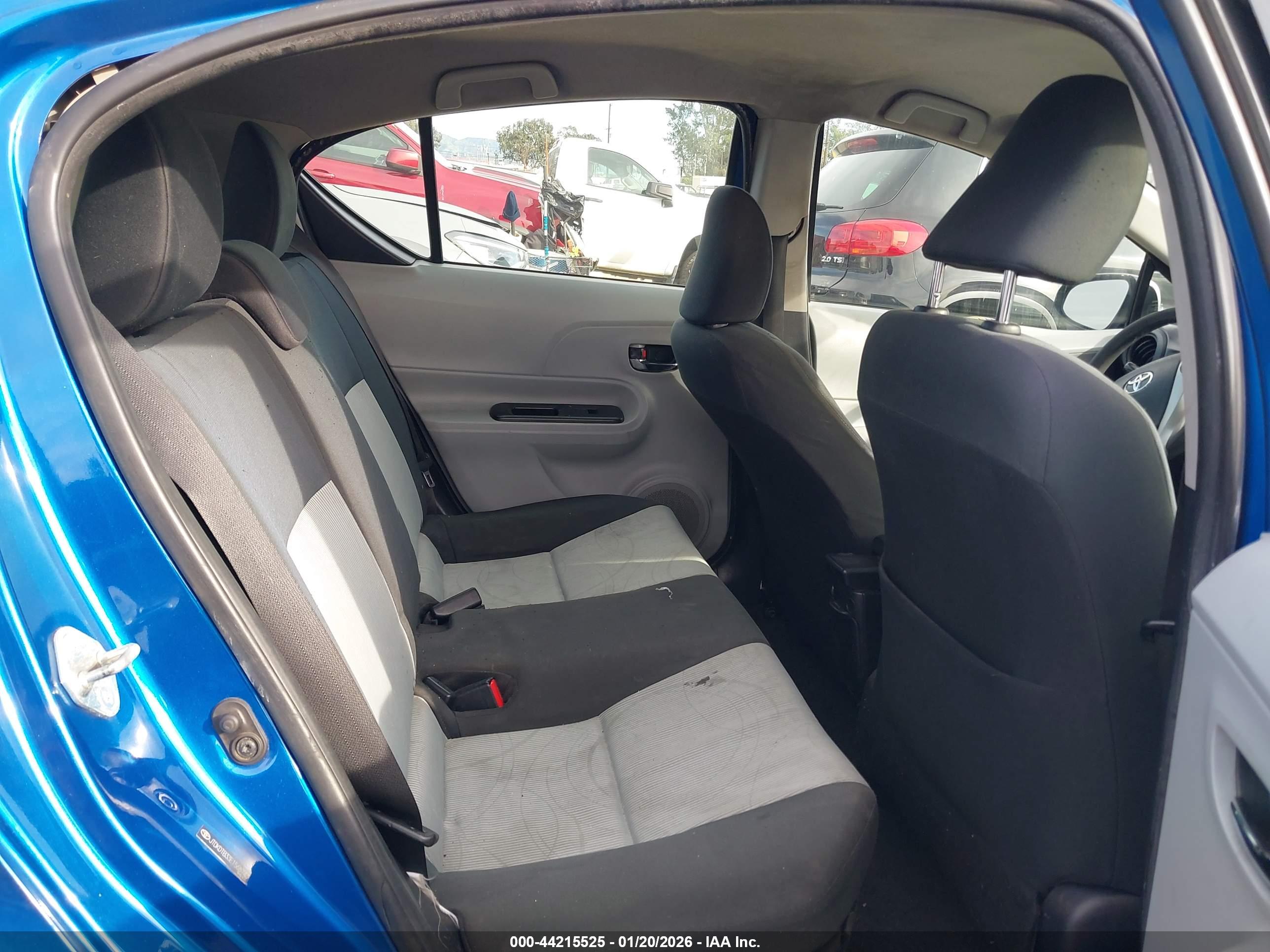 TOYOTA PRIUS image 8