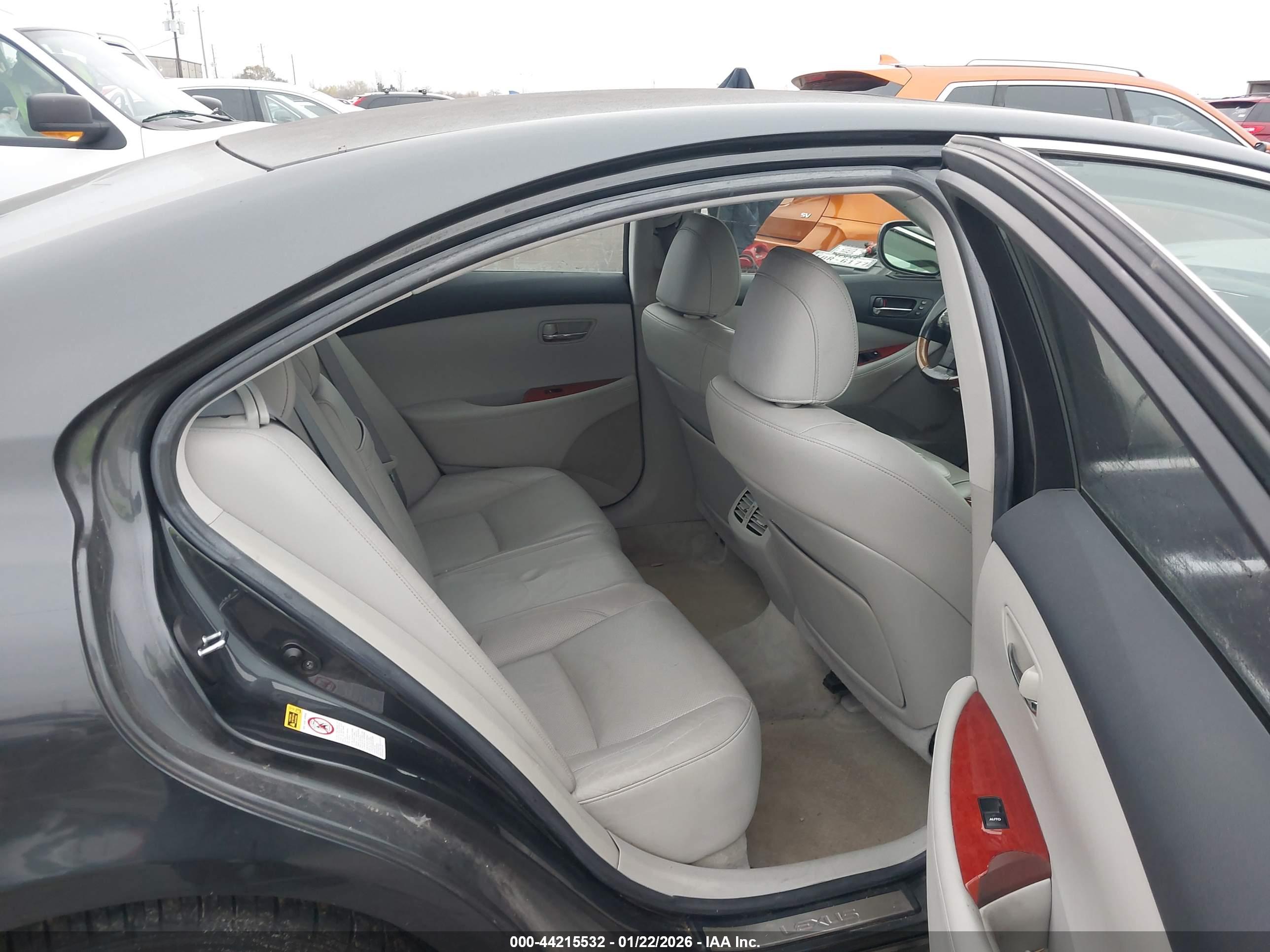 LEXUS ES image 8