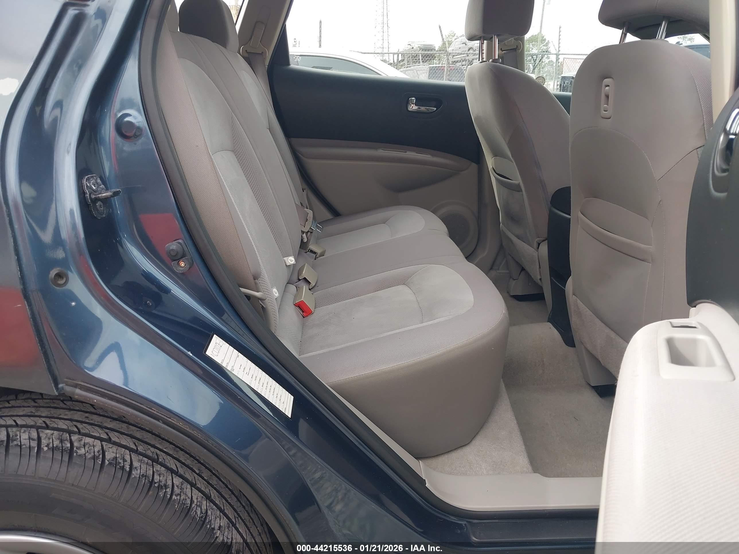 NISSAN ROGUE image 8