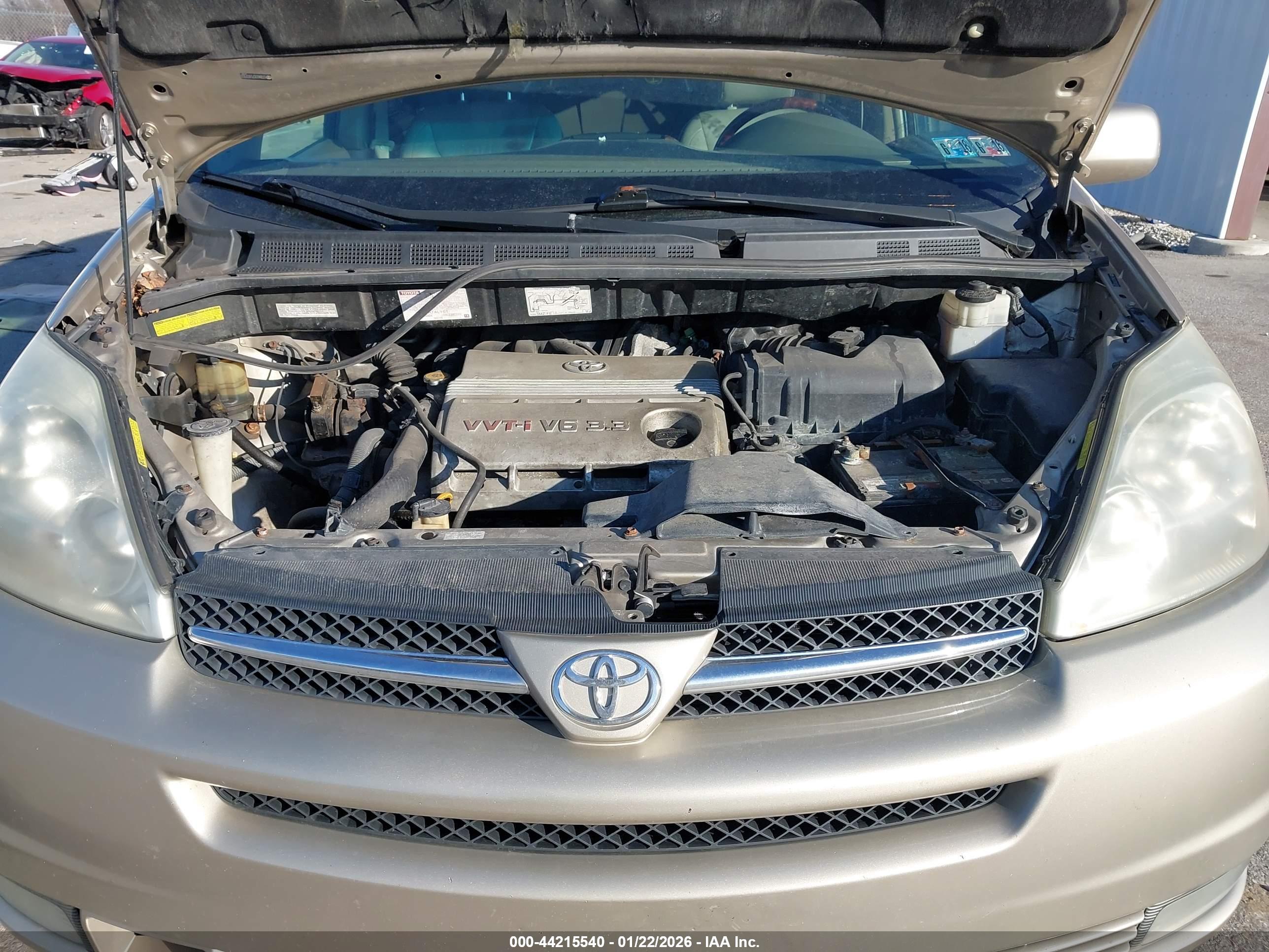 TOYOTA SIENNA image 10