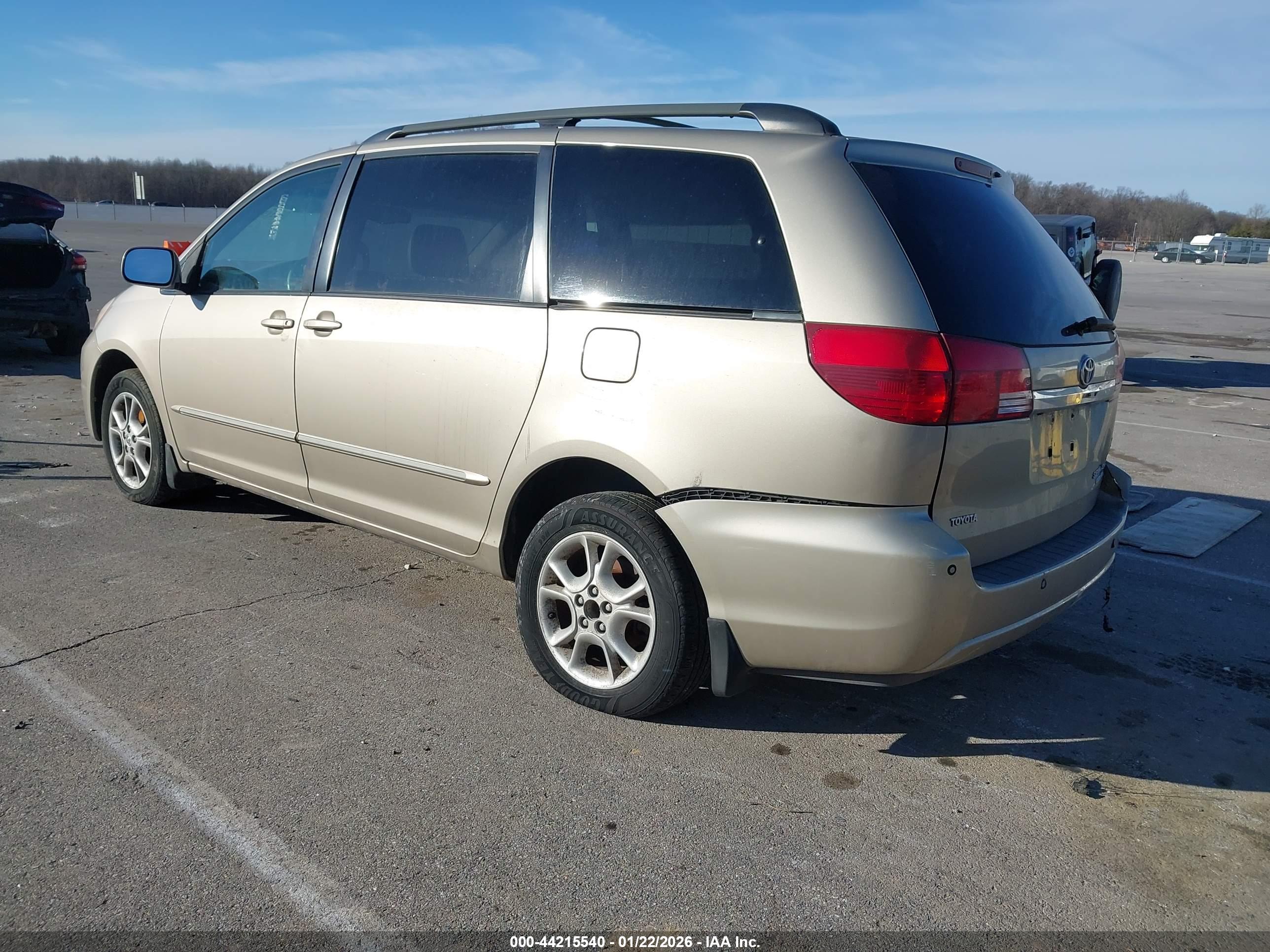 TOYOTA SIENNA image 3