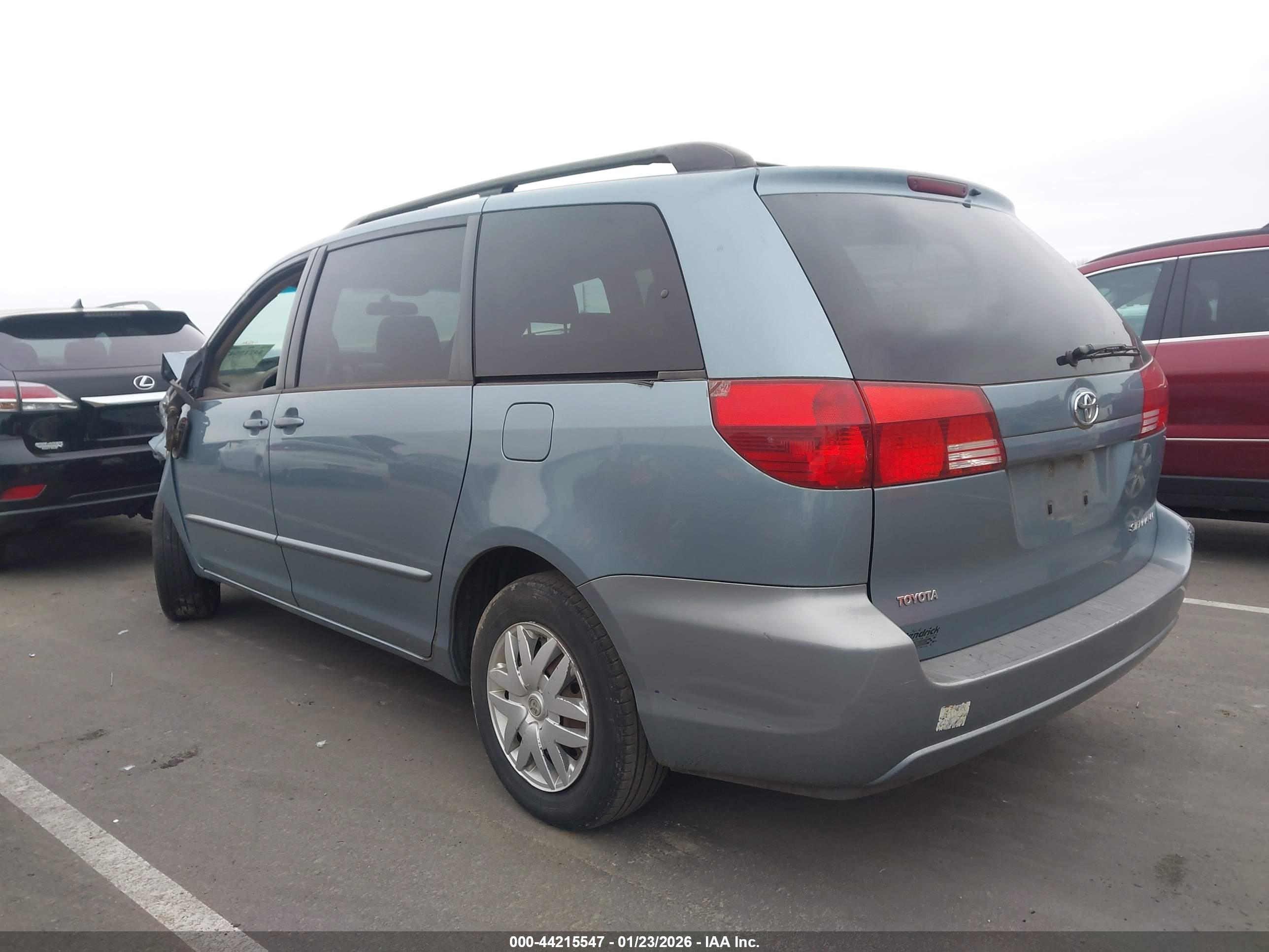 TOYOTA SIENNA image 3