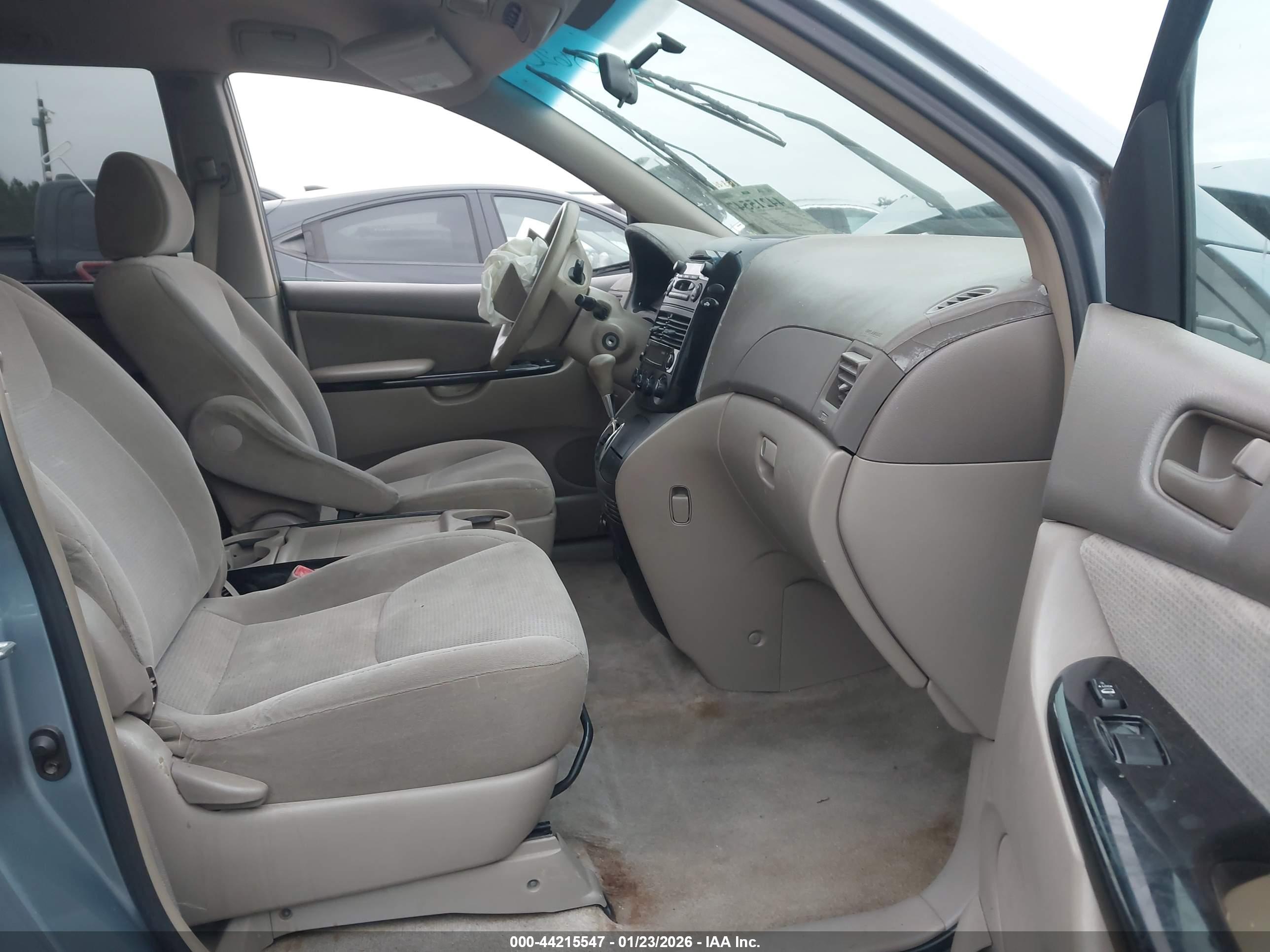 TOYOTA SIENNA image 5