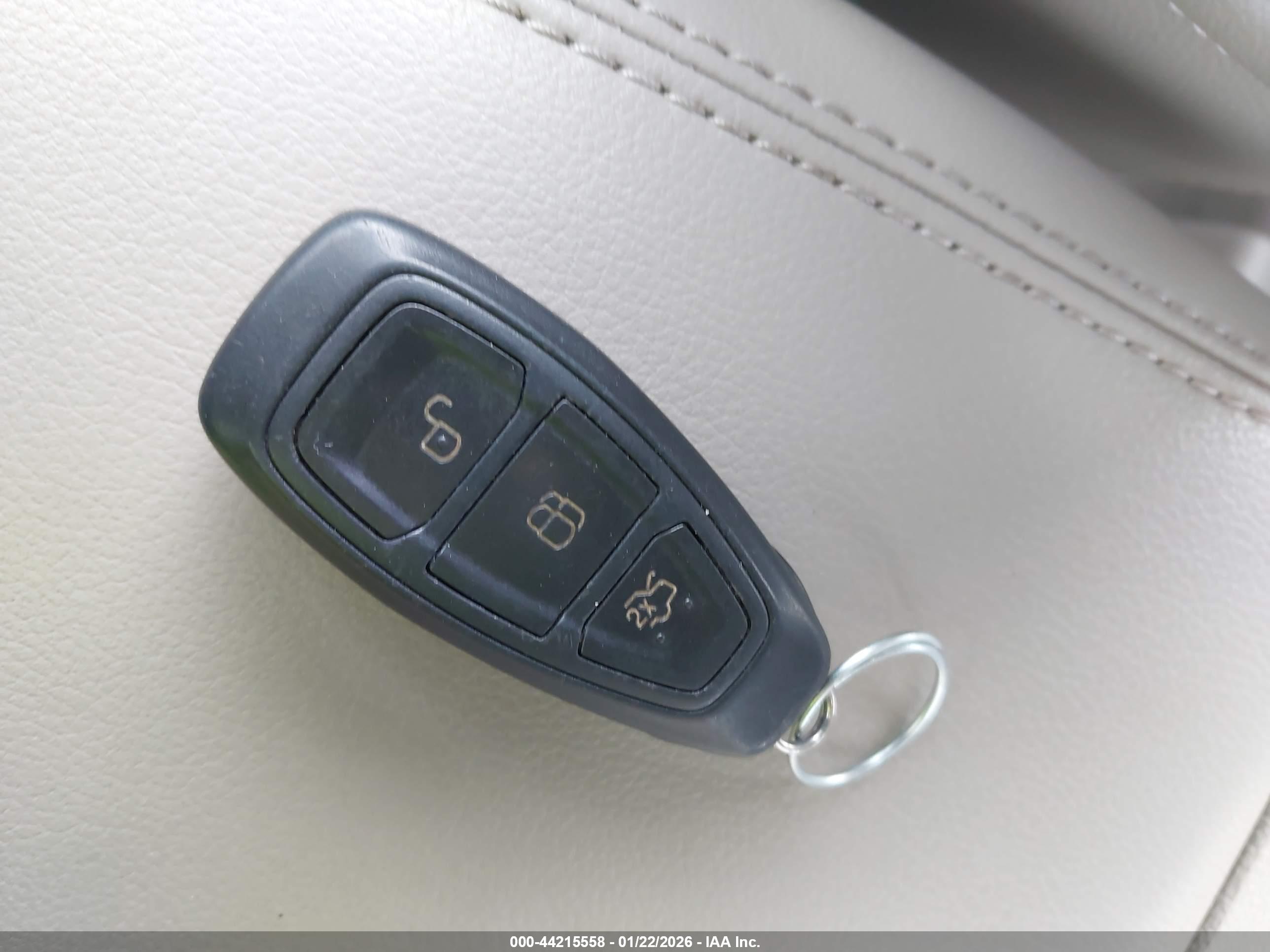 FORD C-MAX image 11