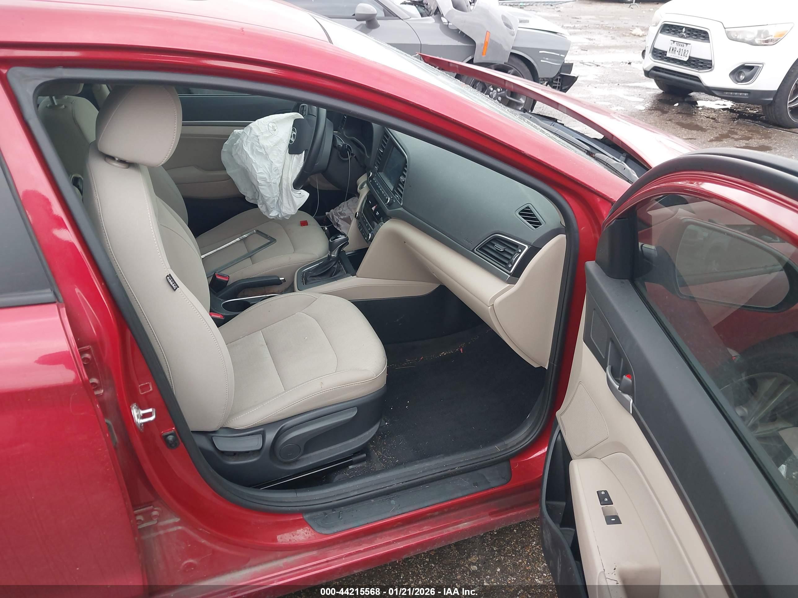 HYUNDAI ELANTRA image 5