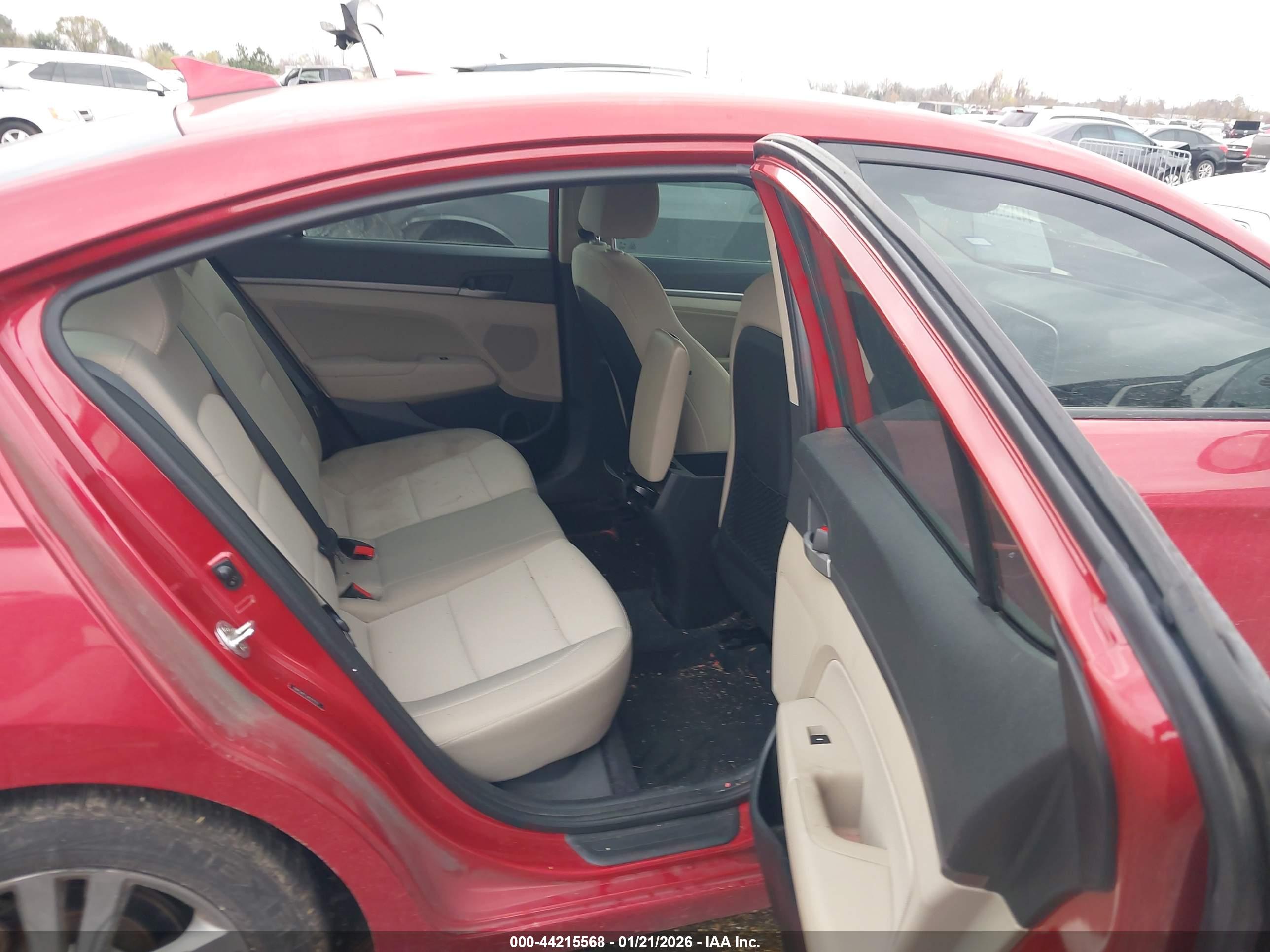 HYUNDAI ELANTRA image 8