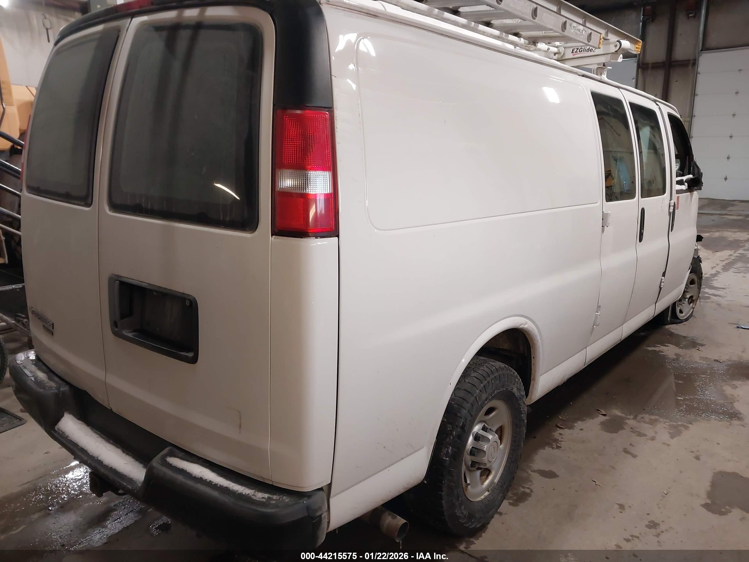 CHEVROLET EXPRESS image 4