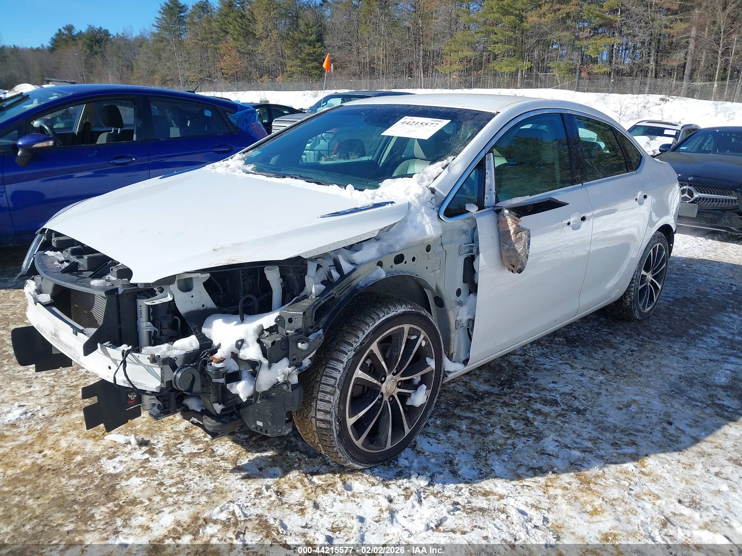 BUICK VERANO image 2
