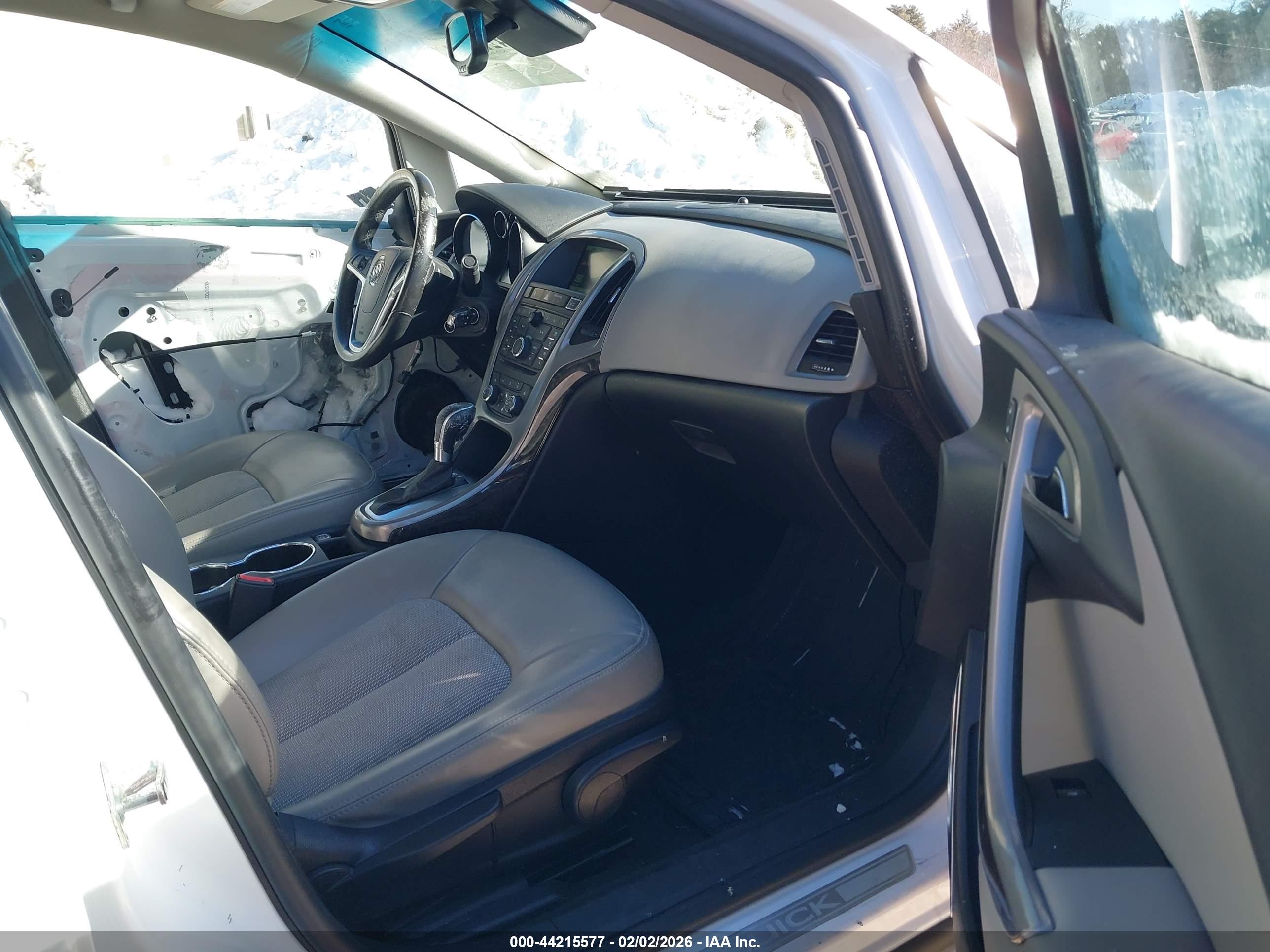BUICK VERANO image 5