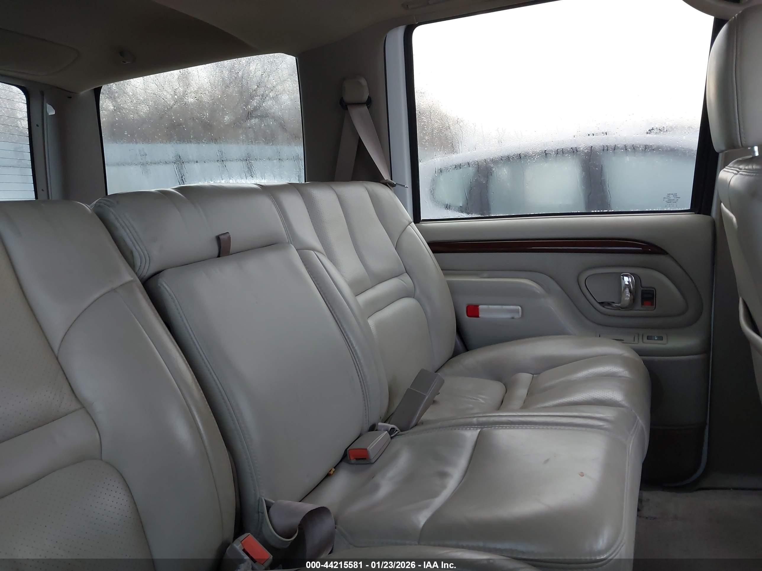 CADILLAC ESCALADE image 8