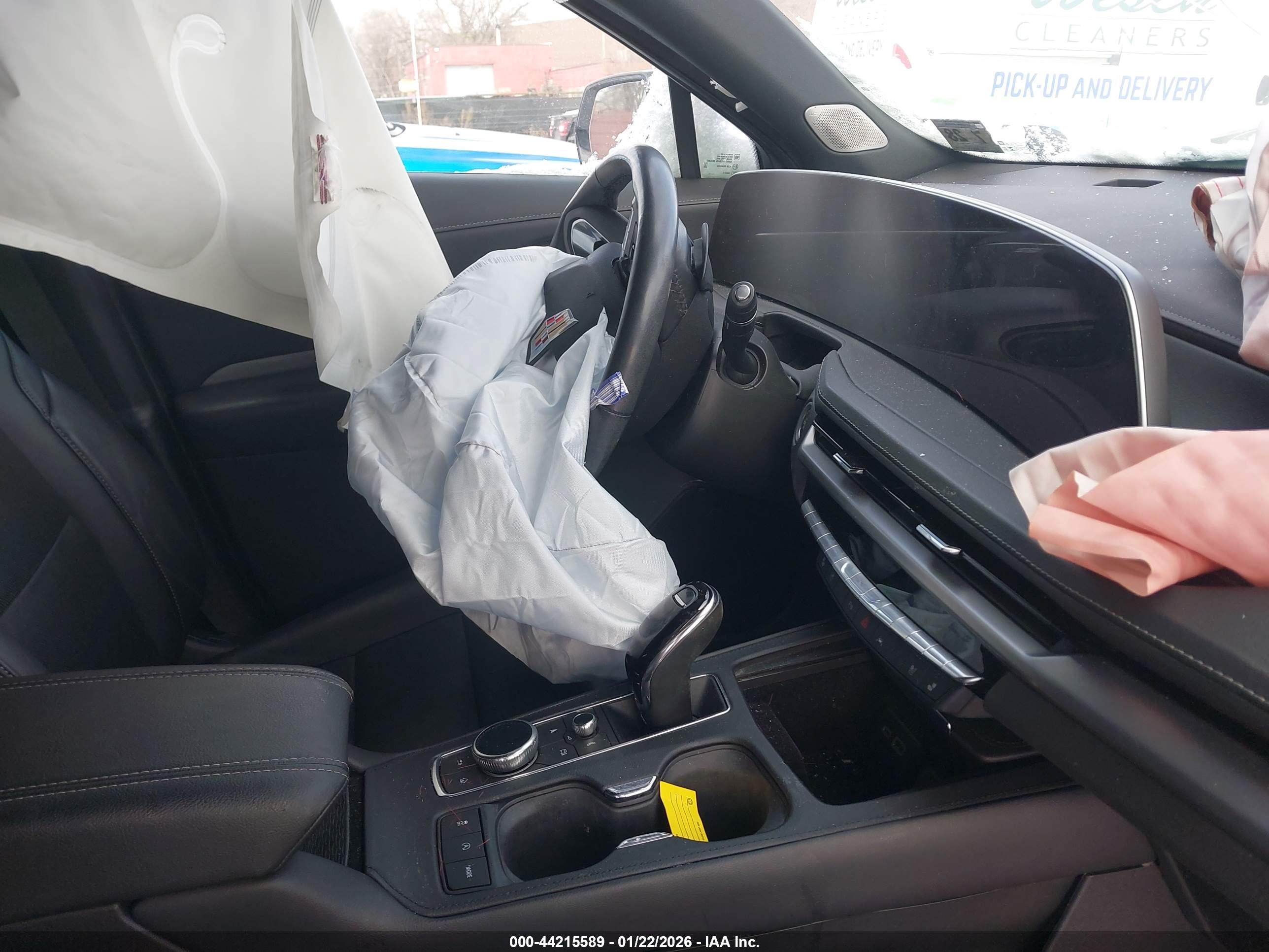 CADILLAC XT4 image 5