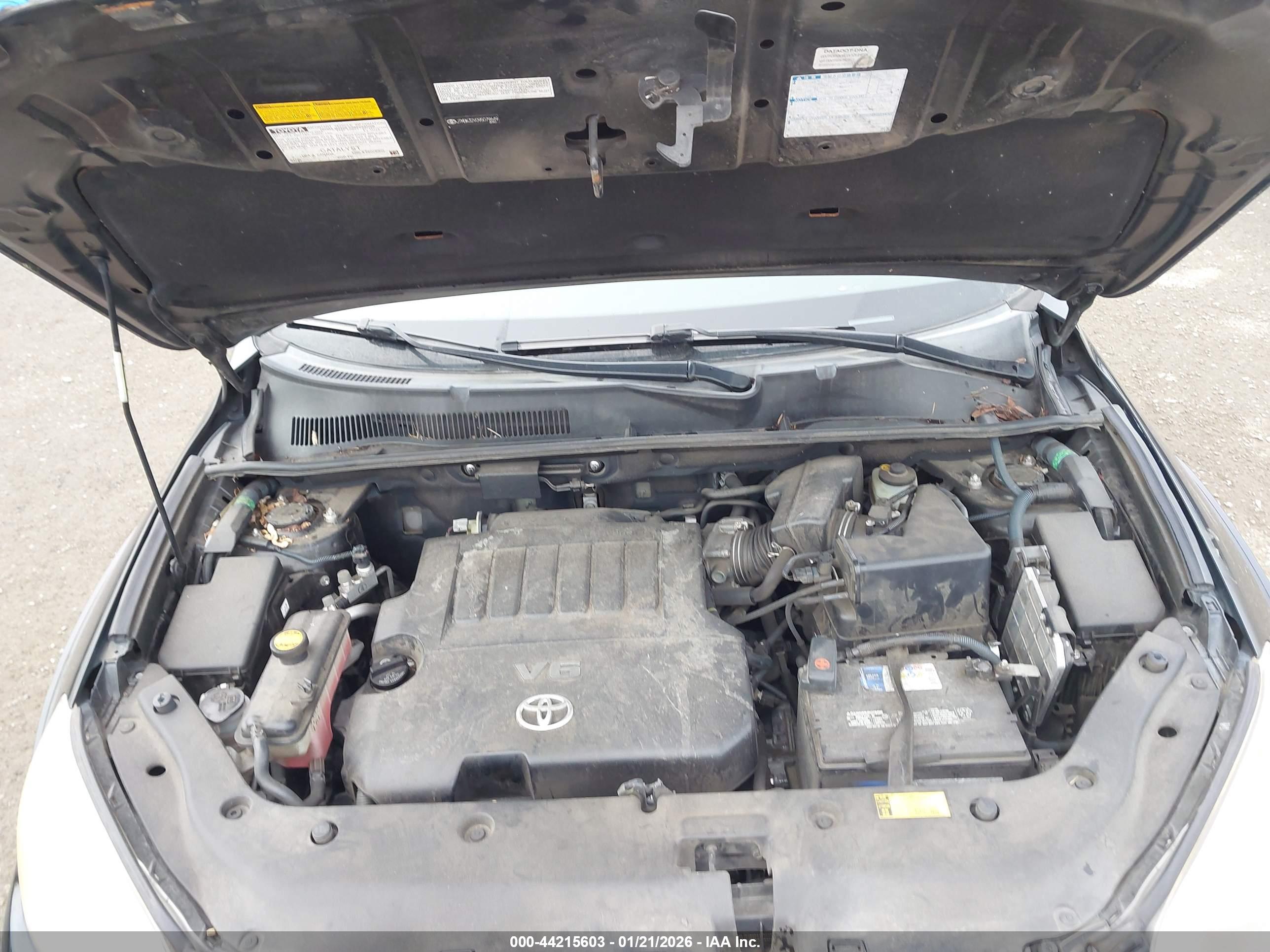 TOYOTA RAV4 image 10