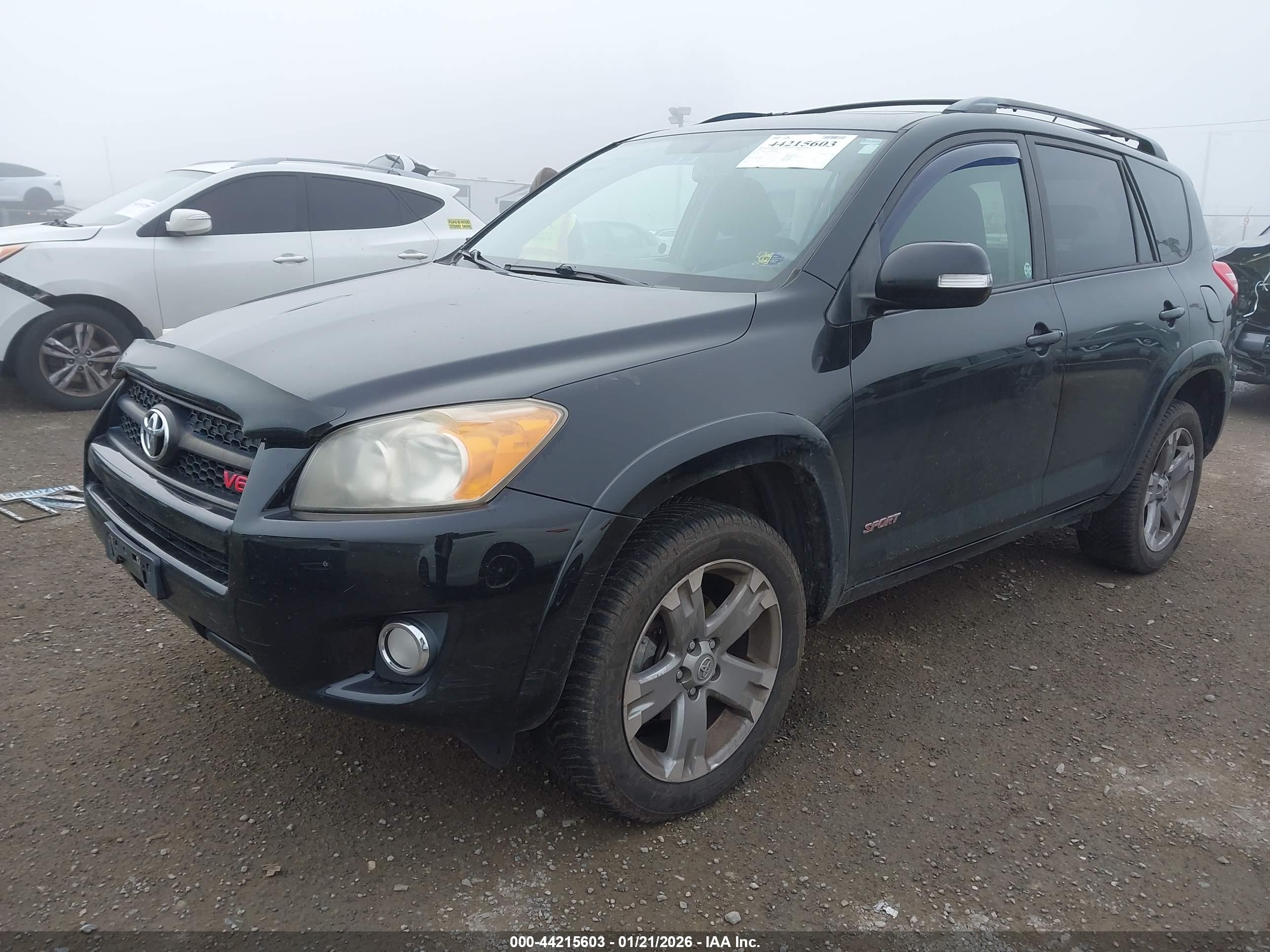 TOYOTA RAV4 image 2