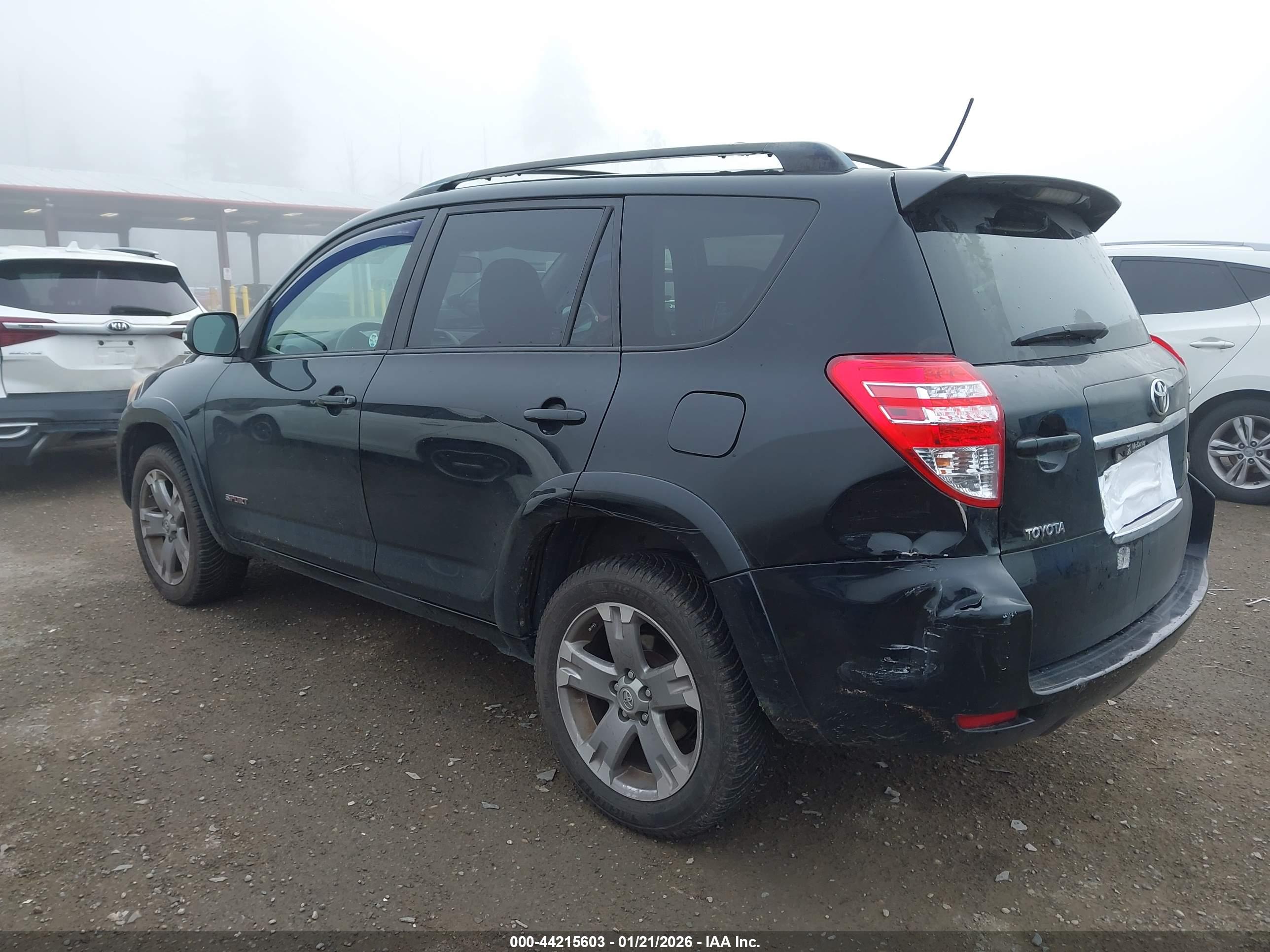 TOYOTA RAV4 image 3