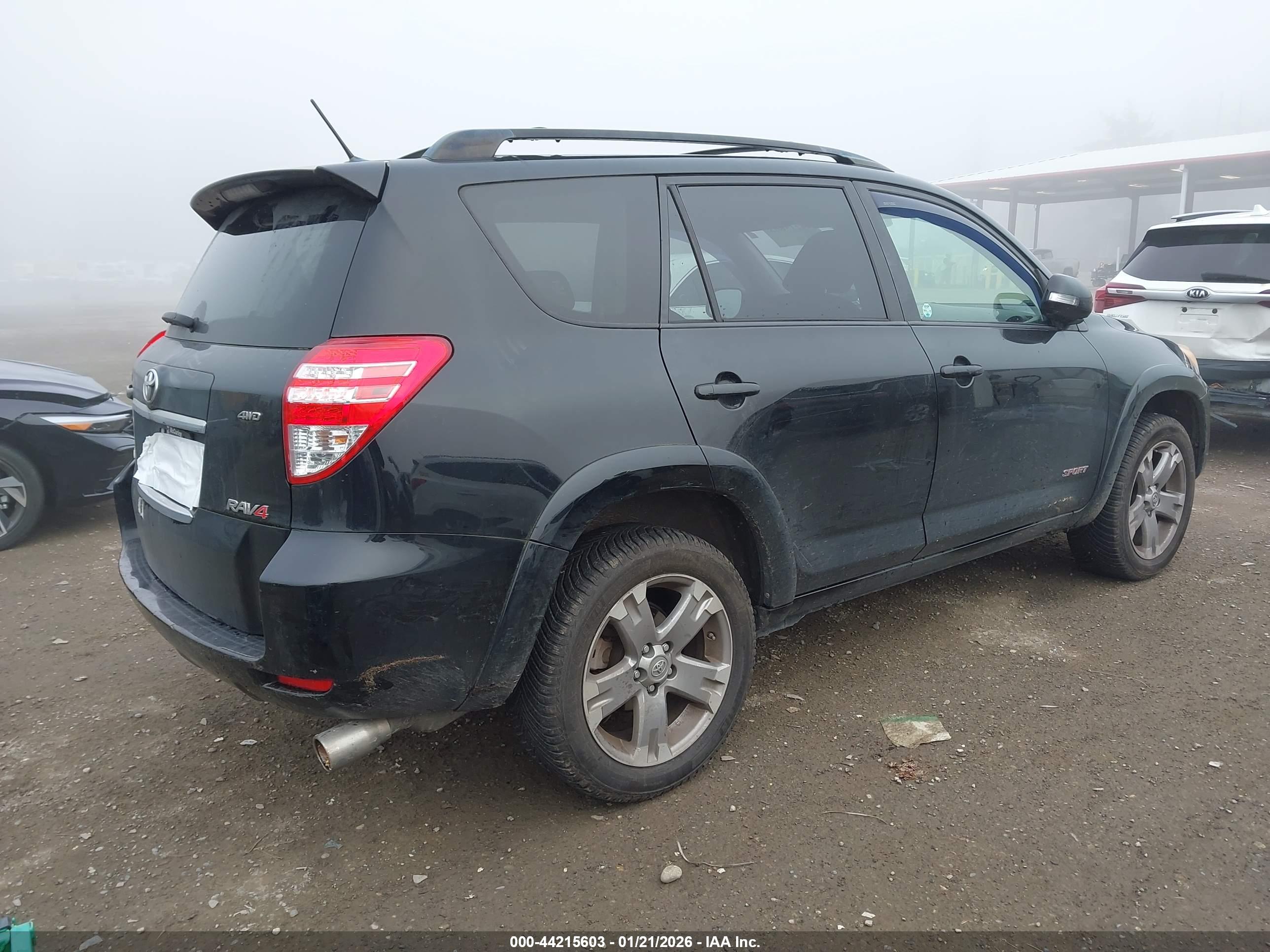 TOYOTA RAV4 image 4