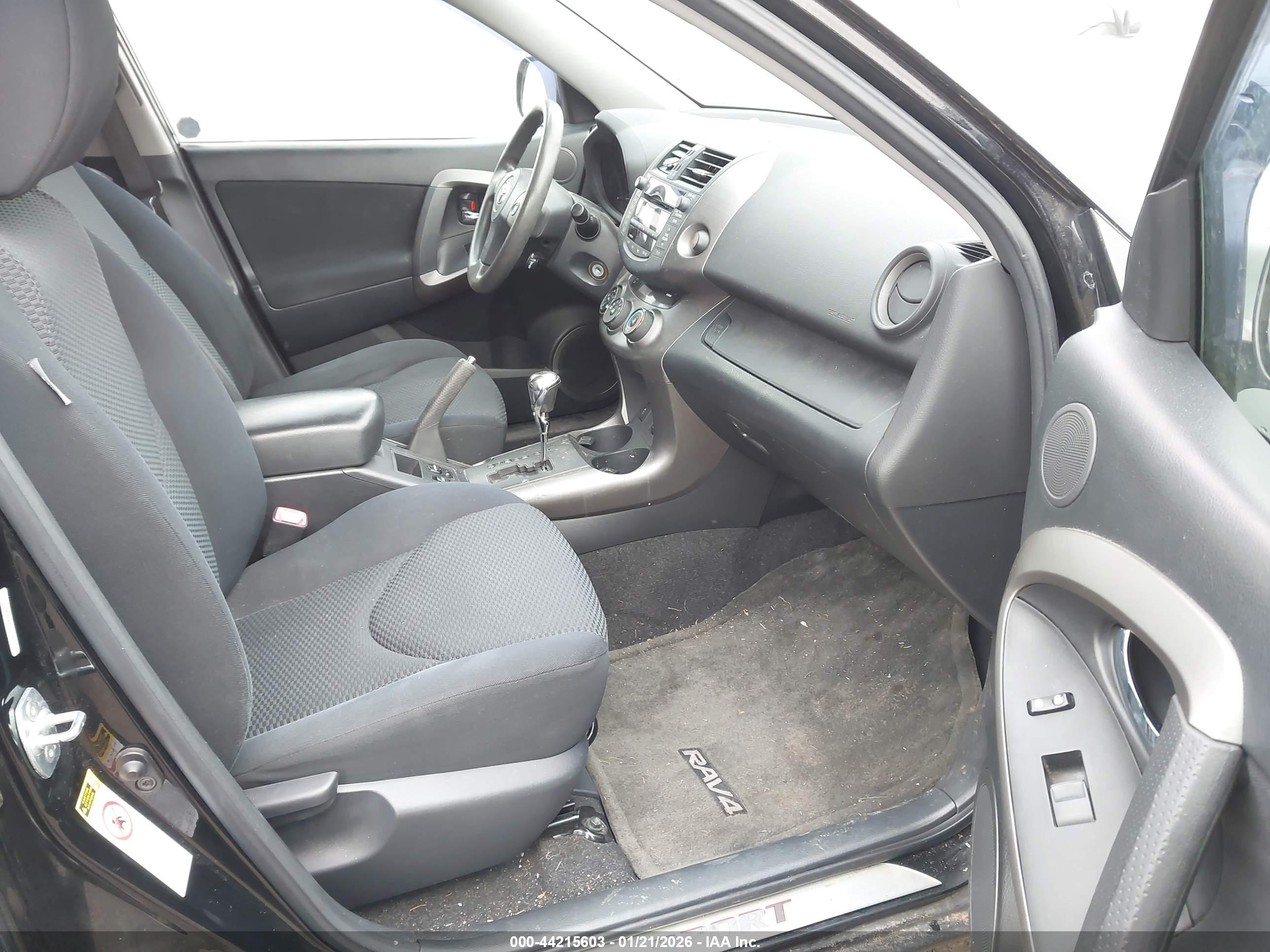 TOYOTA RAV4 image 5