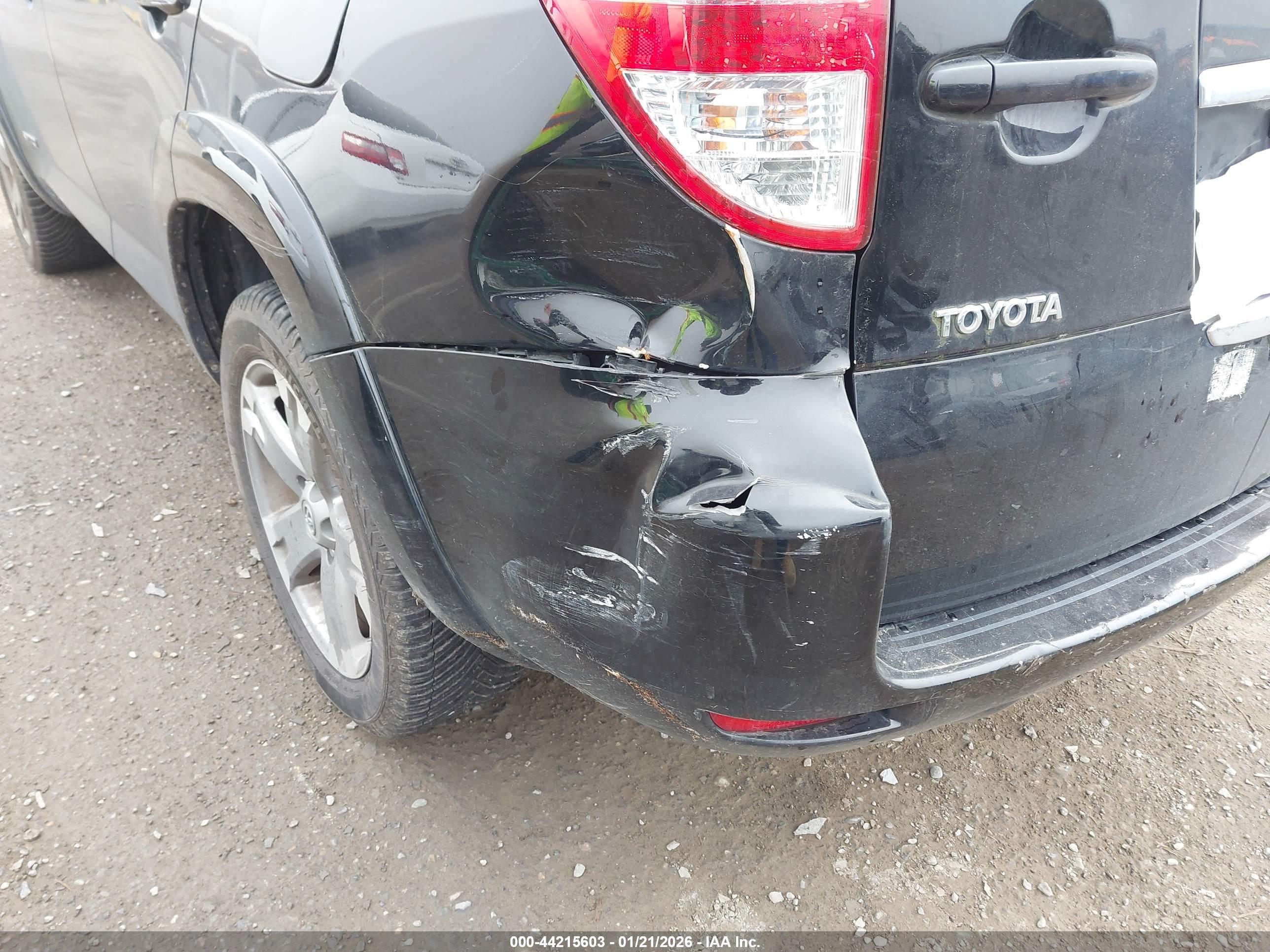 TOYOTA RAV4 image 6