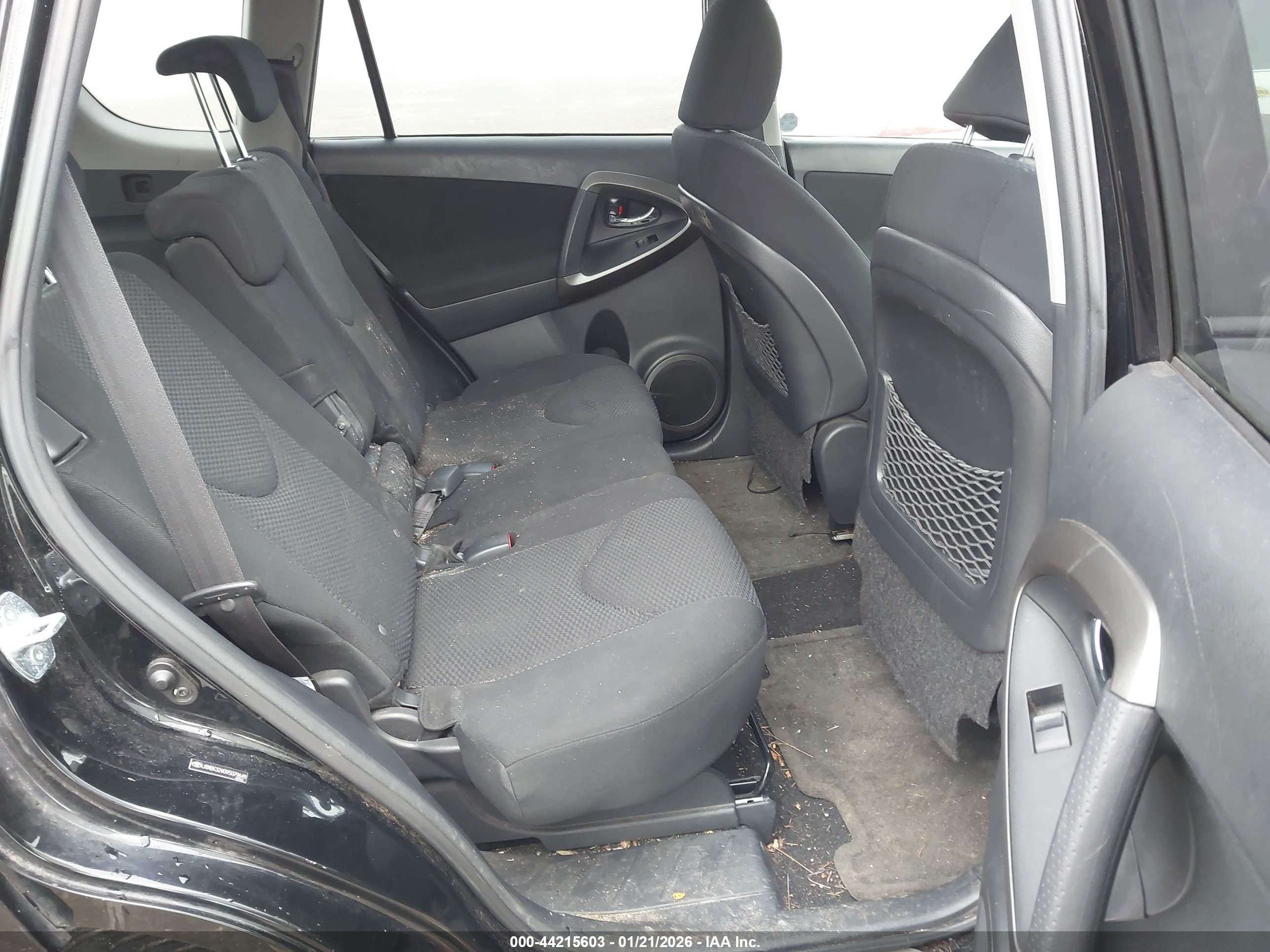 TOYOTA RAV4 image 8