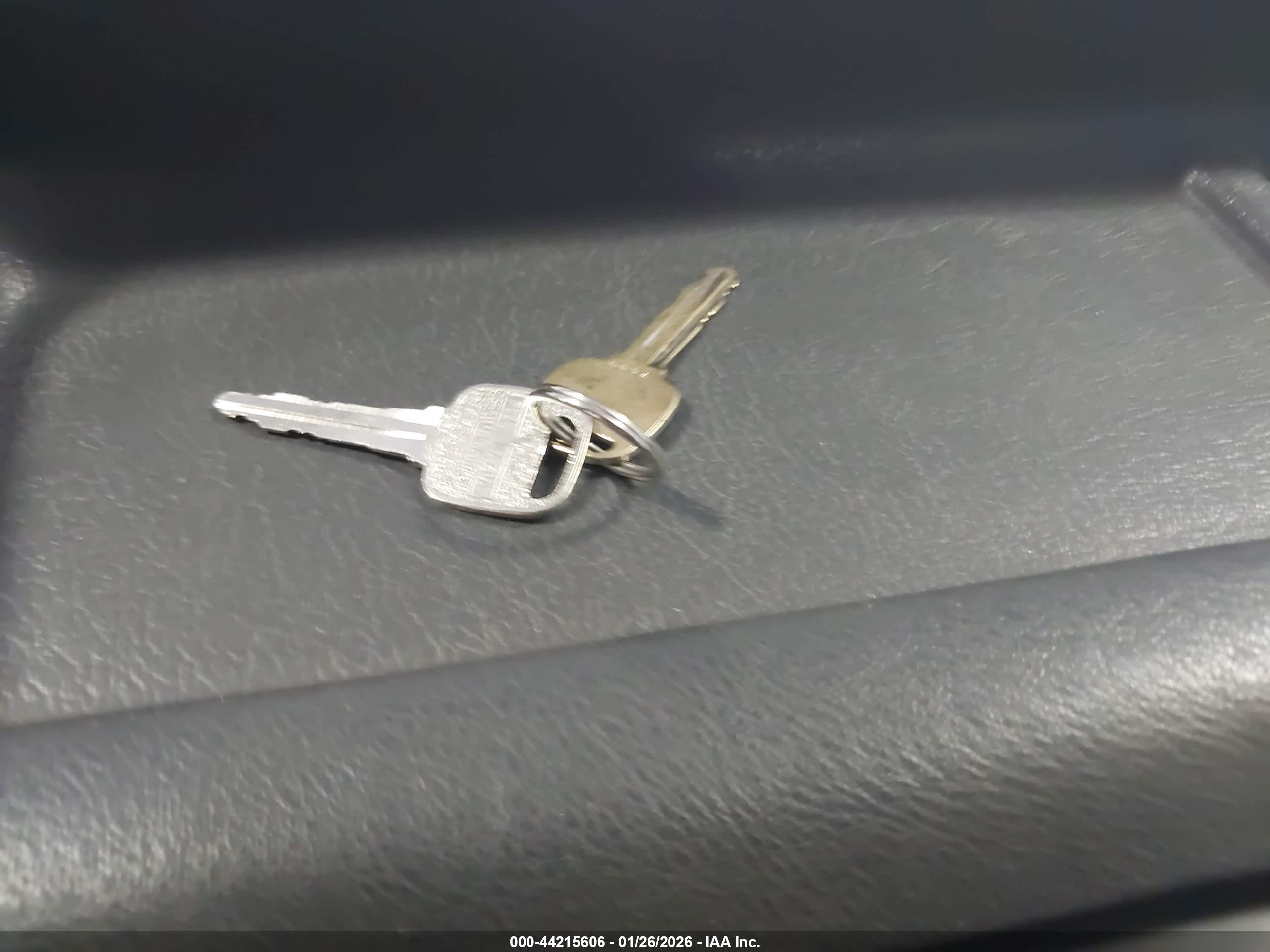 MAZDA B2200 image 11