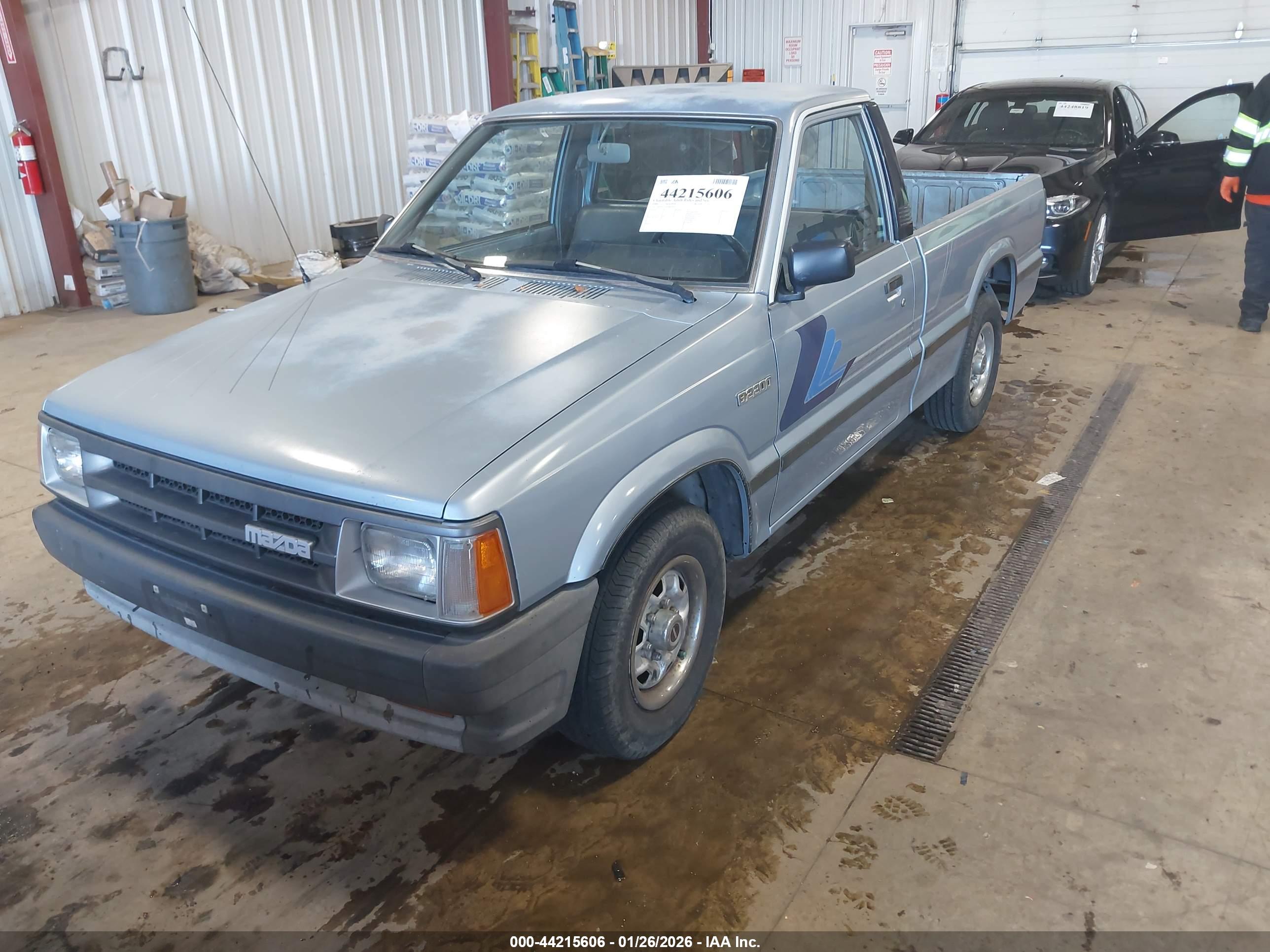 MAZDA B2200 image 2