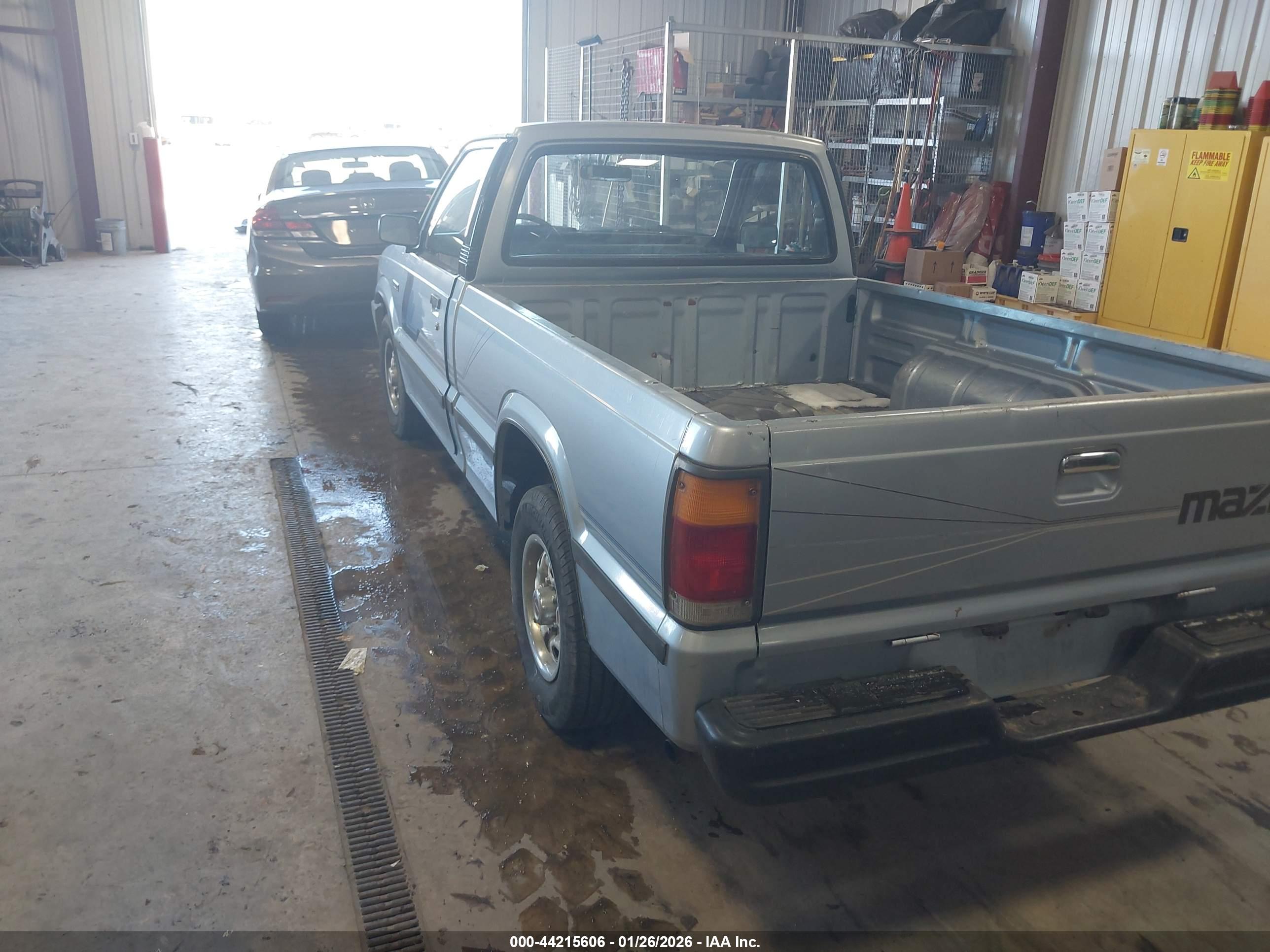 MAZDA B2200 image 3