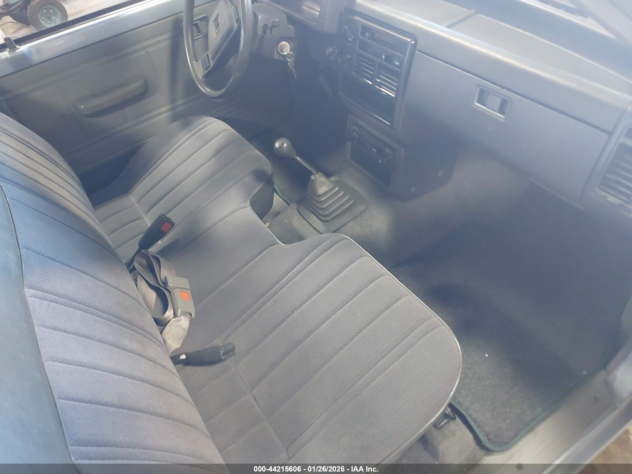 MAZDA B2200 image 8