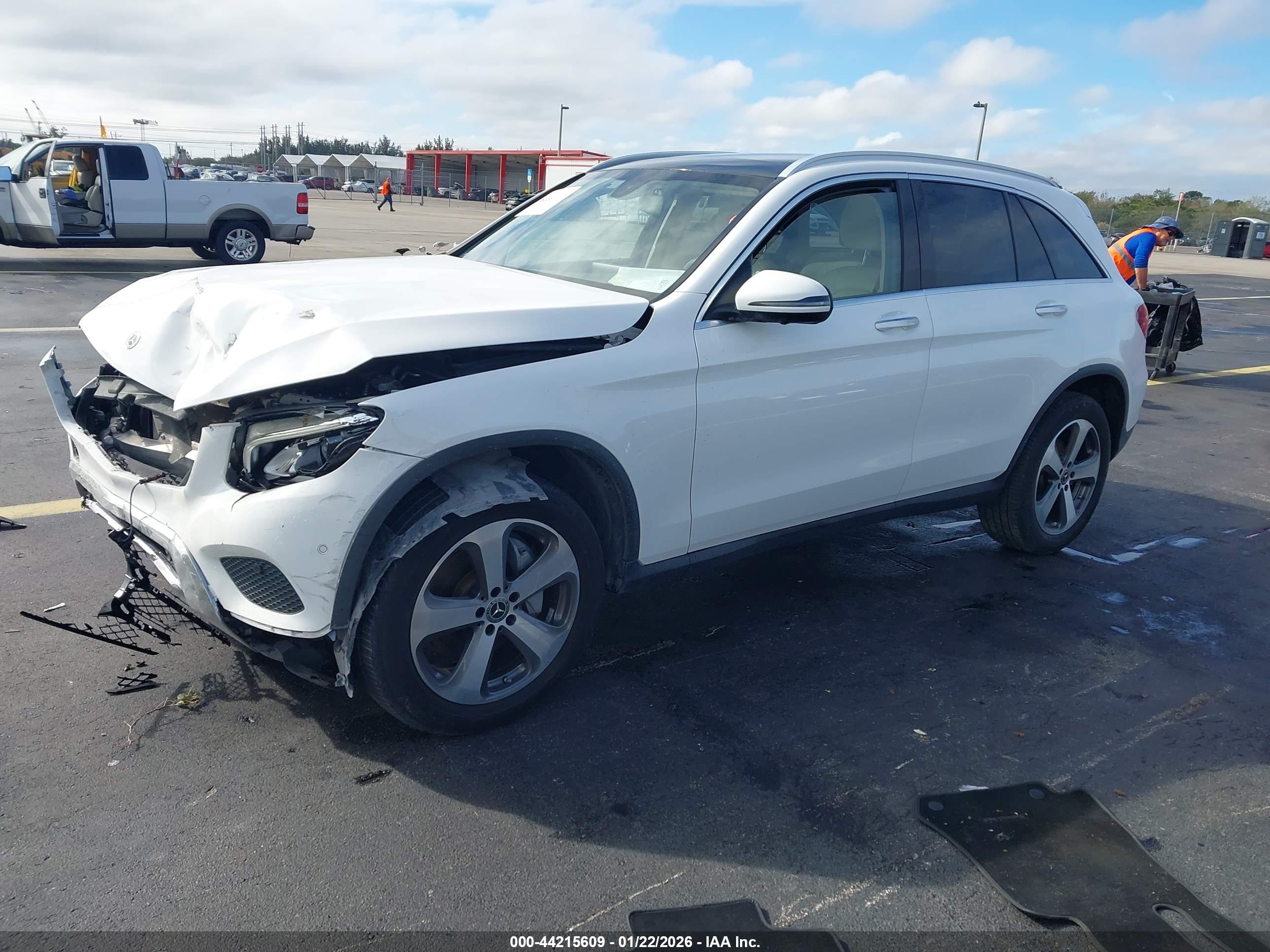 MERCEDES-BENZ GLC image 2