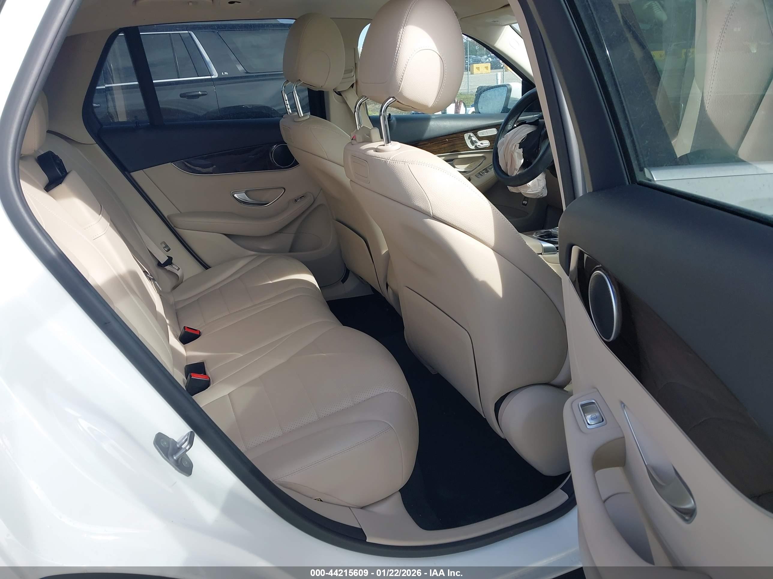 MERCEDES-BENZ GLC image 8