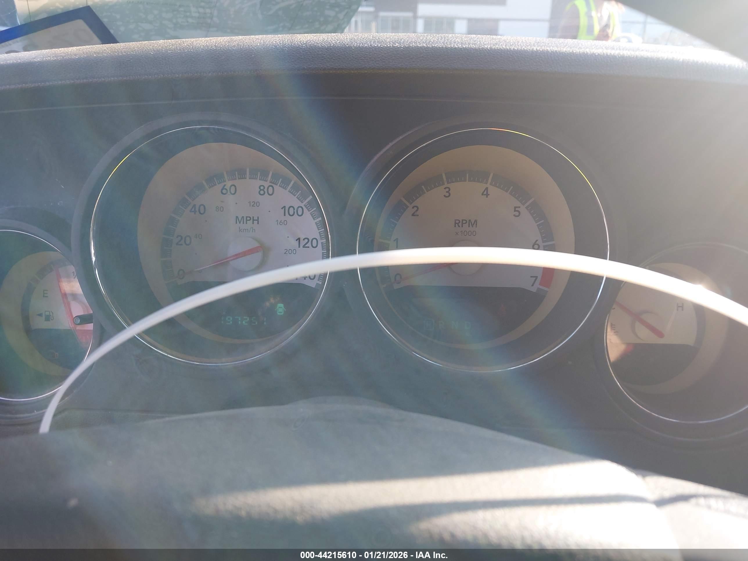 DODGE CHALLENGER image 7