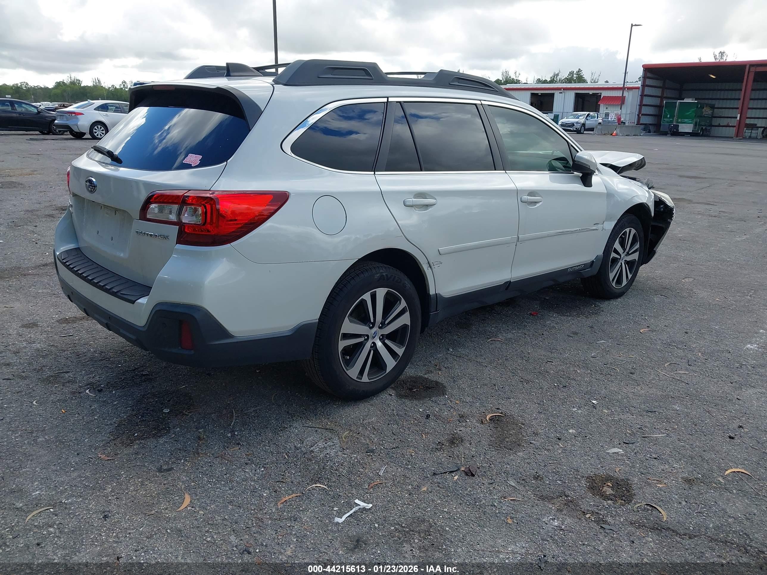 SUBARU OUTBACK image 4
