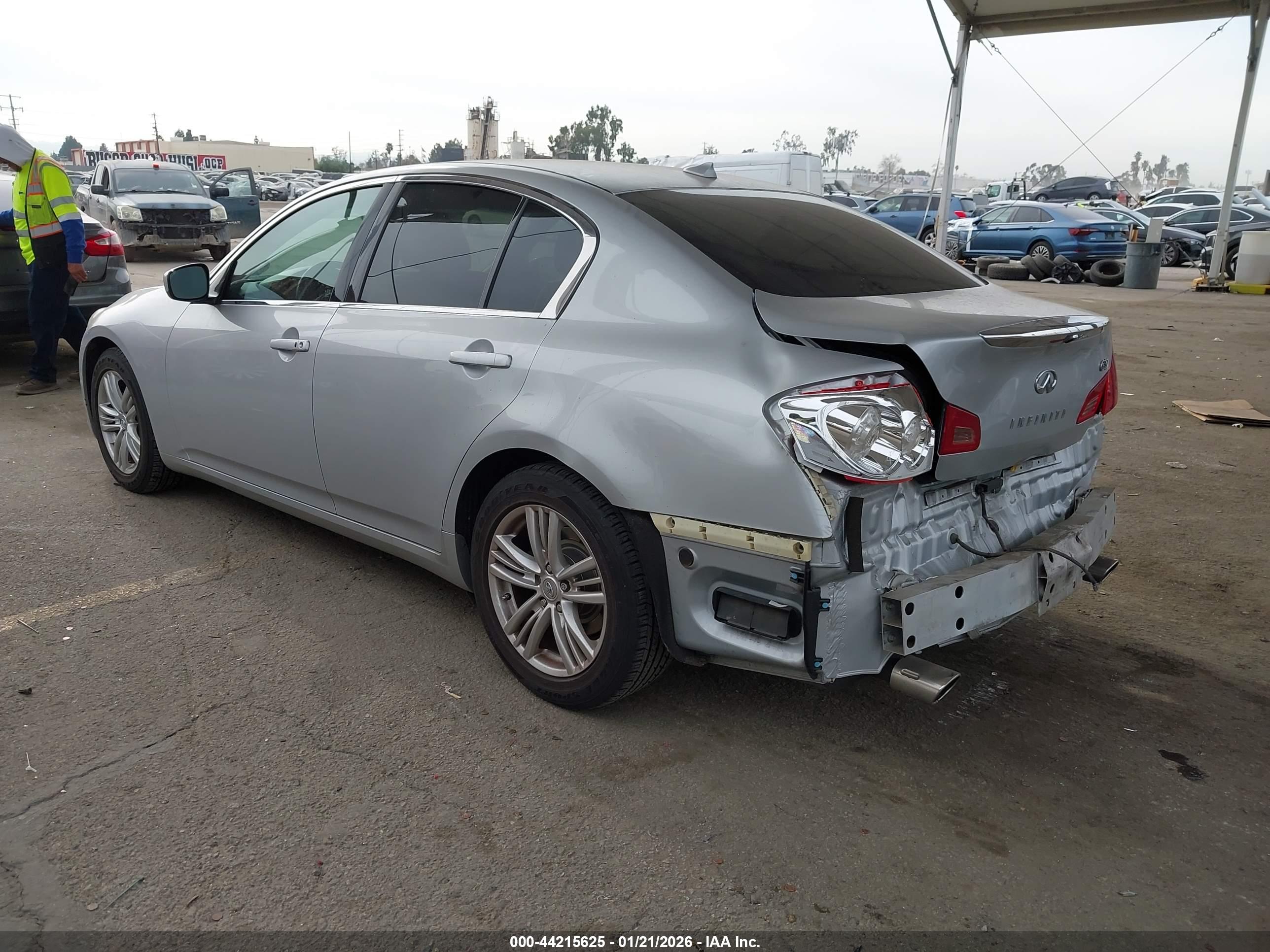 INFINITI G37 image 3