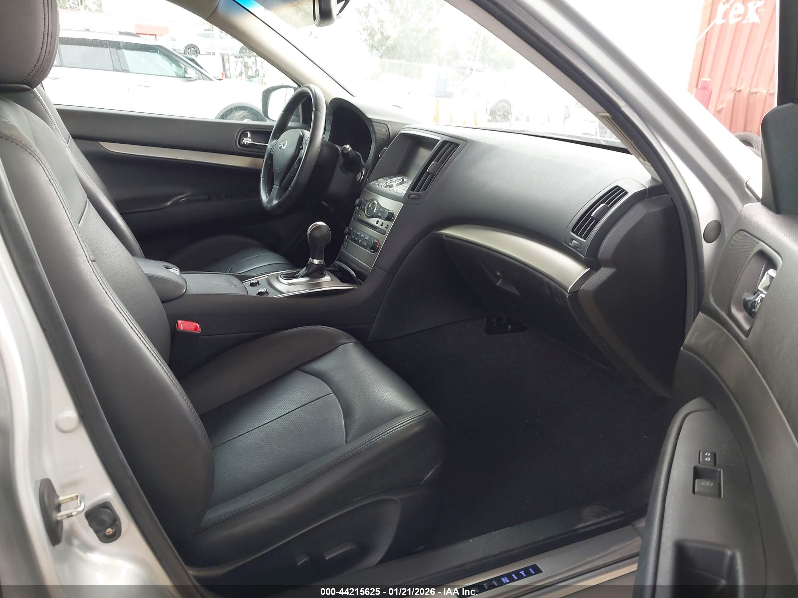 INFINITI G37 image 5
