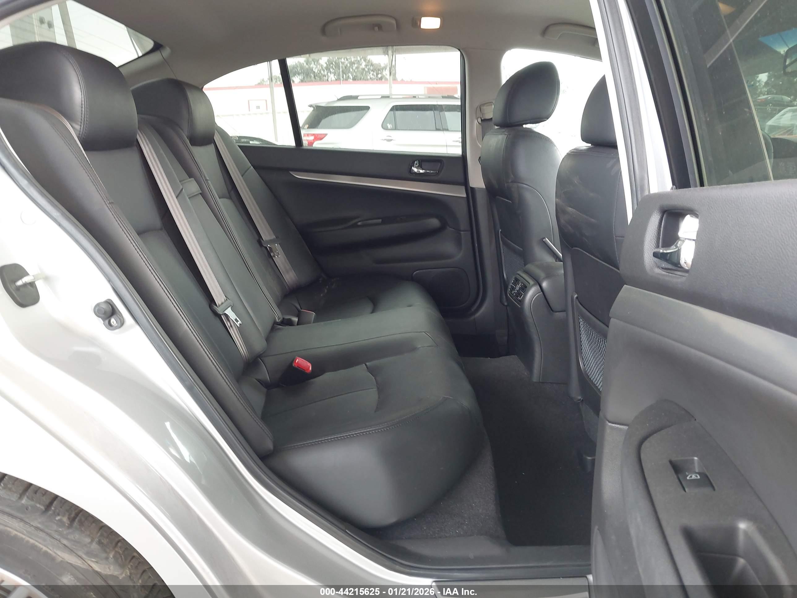 INFINITI G37 image 8