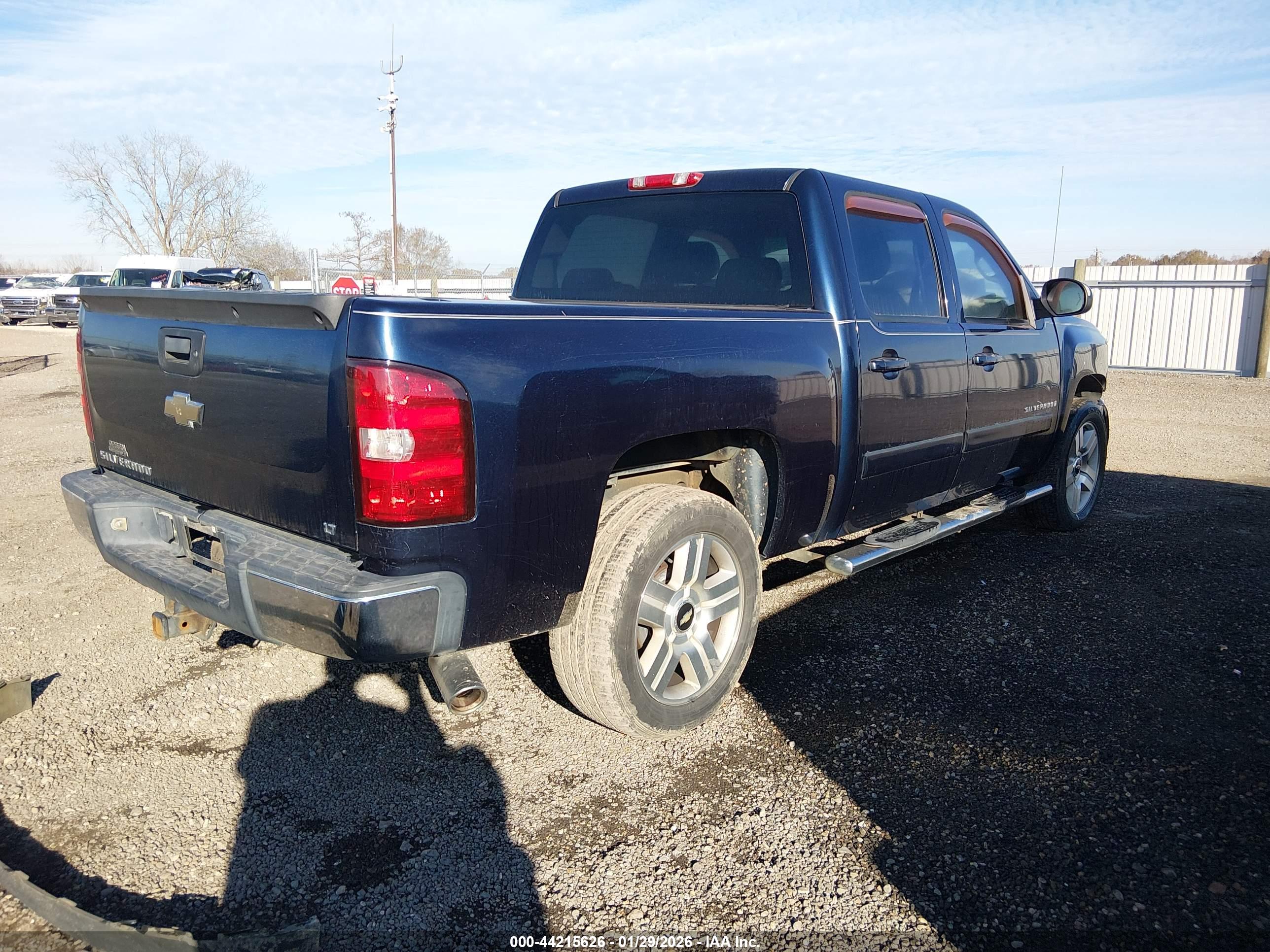 CHEVROLET SILVERADO image 4
