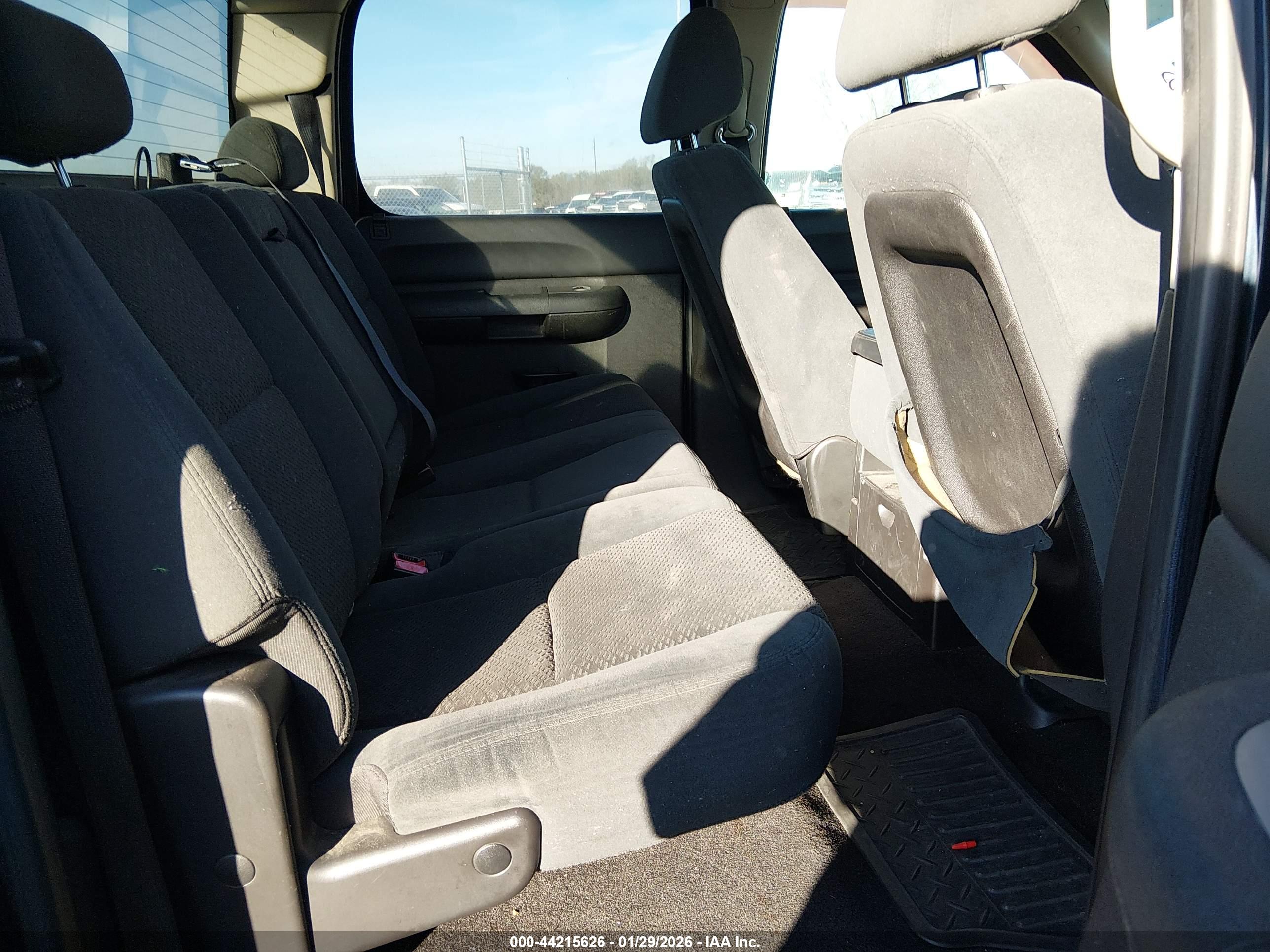 CHEVROLET SILVERADO image 8