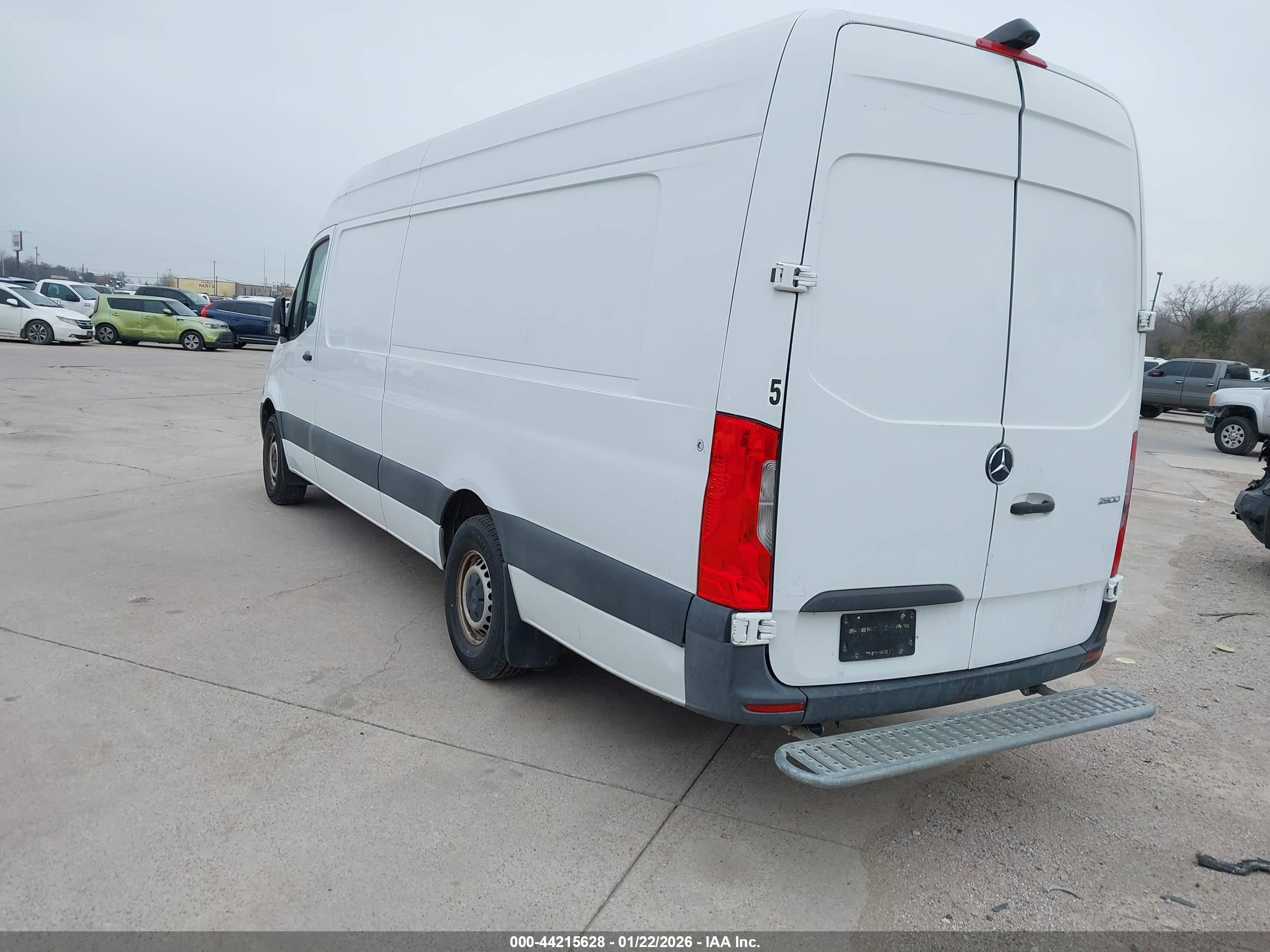 MERCEDES-BENZ SPRINTER image 3